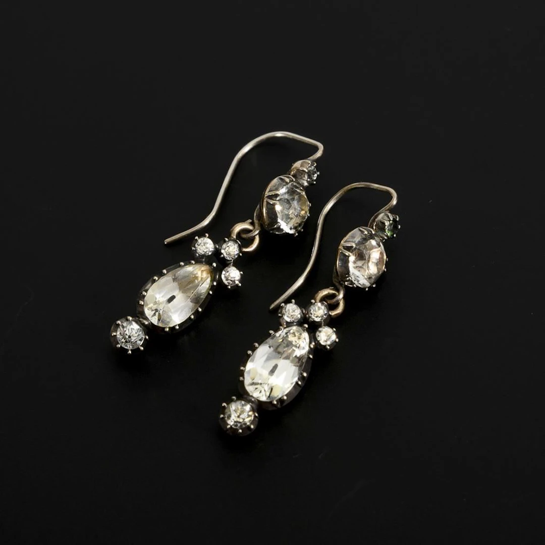 Vintage earrings with imitation diamonds.