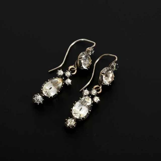 Vintage earrings with imitation diamonds.