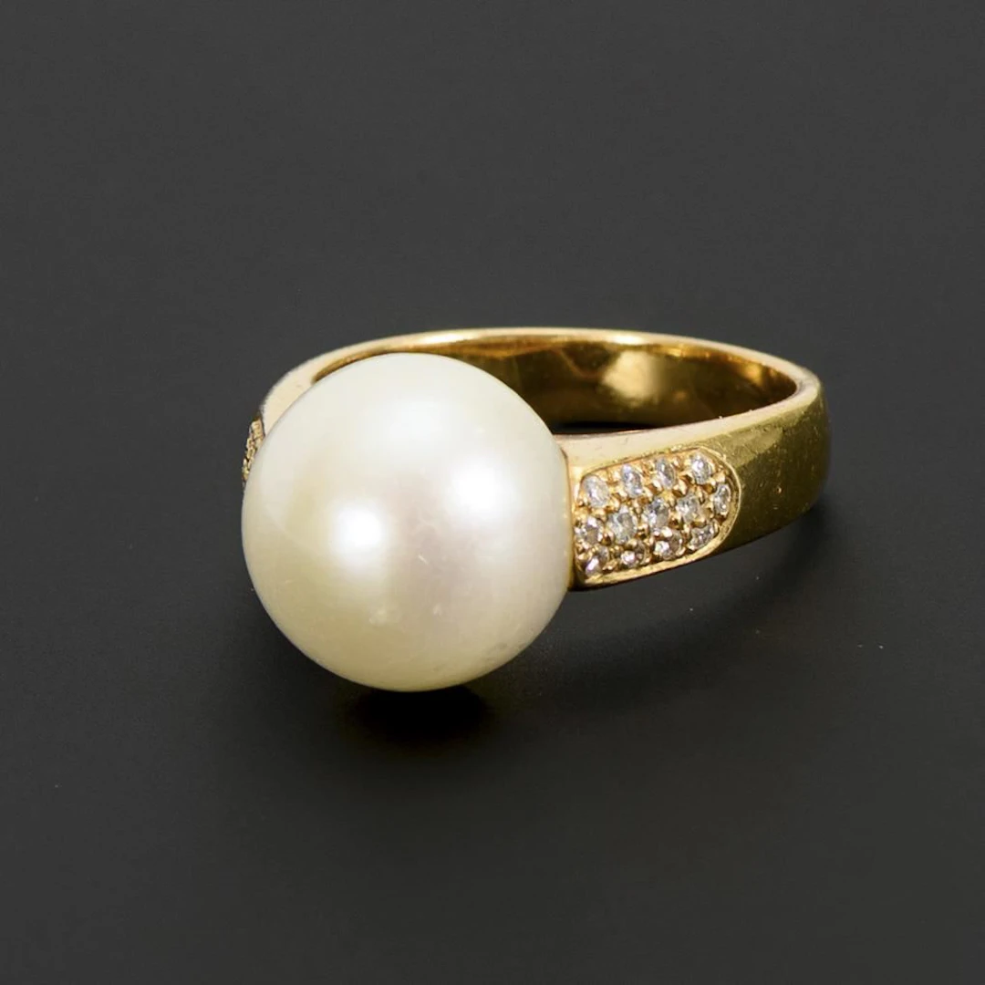 Ring with a large freshwater pearl.