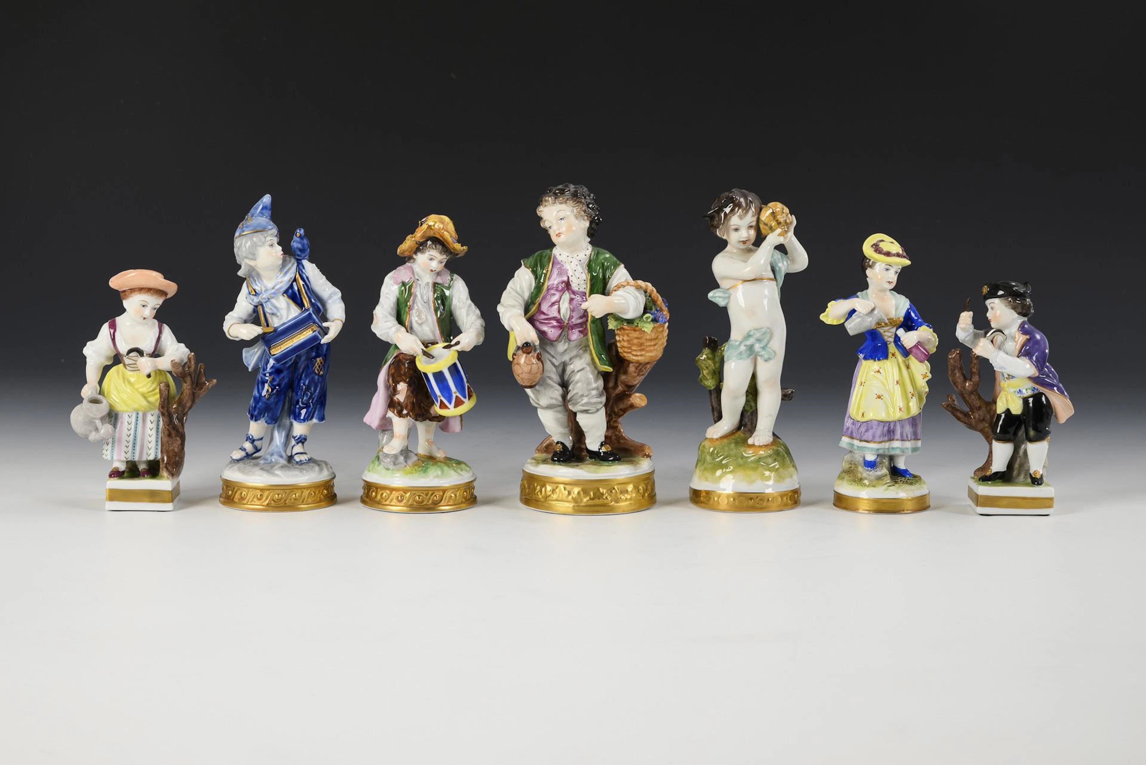 7 children's figures. Aelteste Volkstedter.