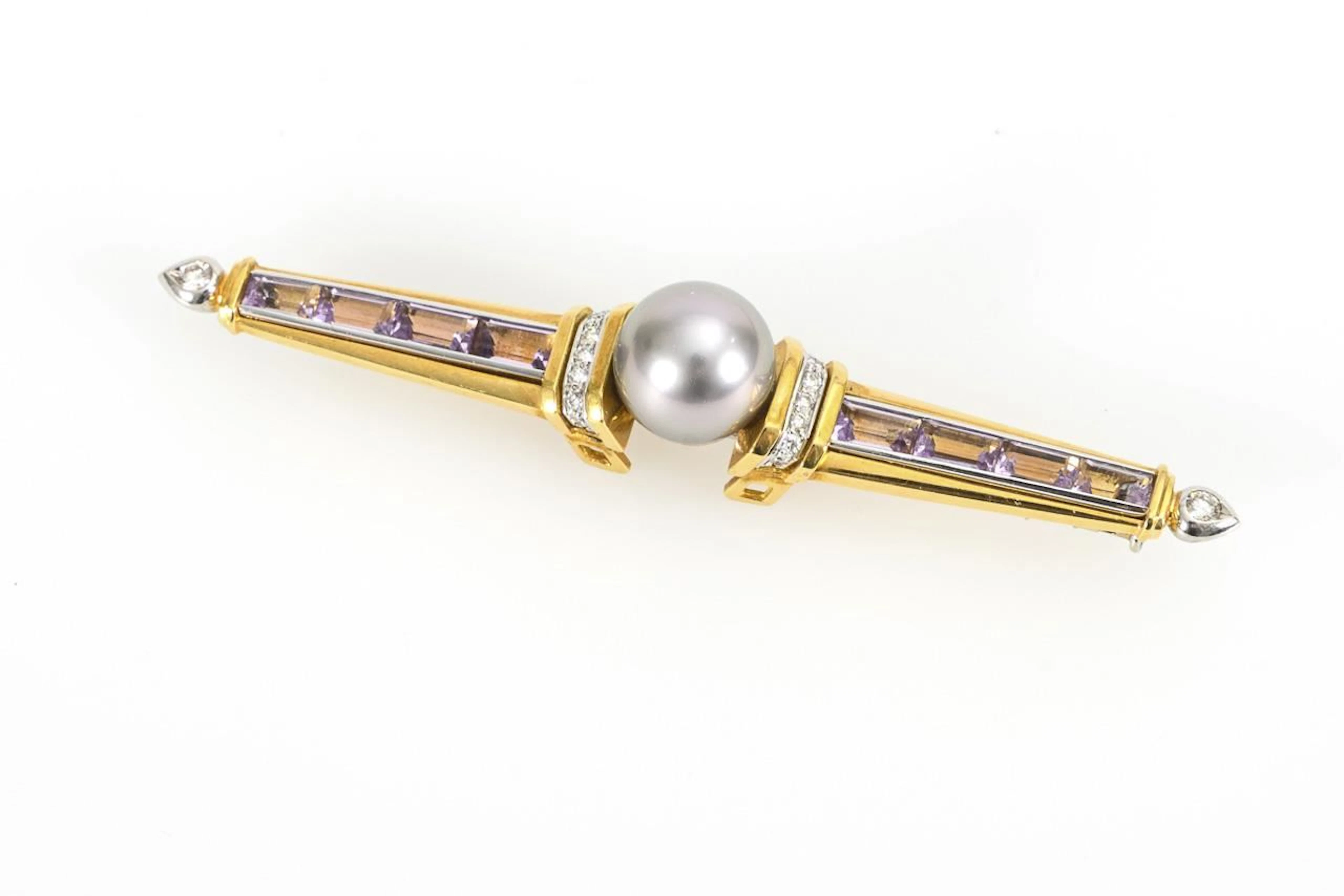Bar brooch with amethysts, brilliant-cut diamonds, and a dark pearl.