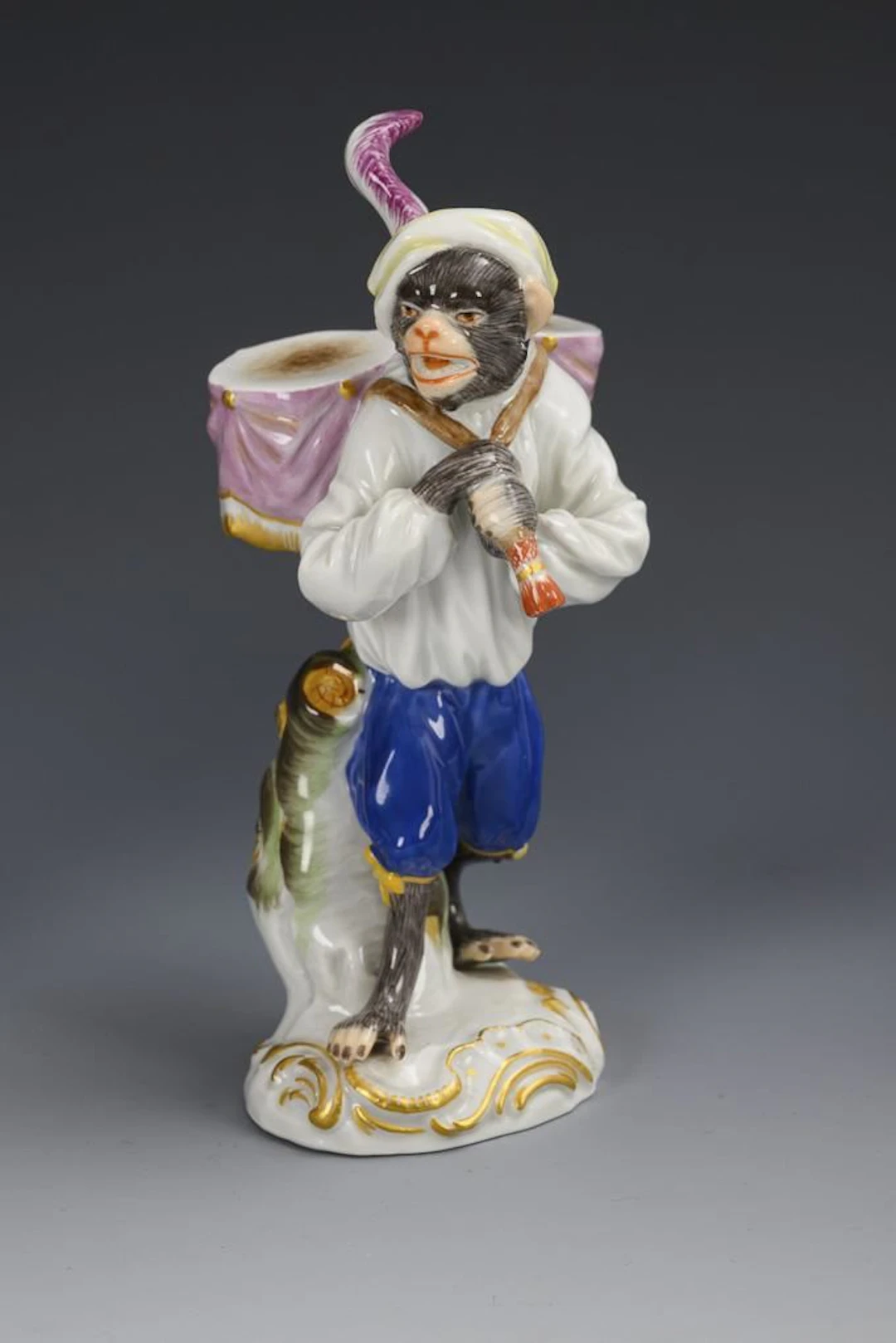 Monkey as a drum bearer. Meissen.