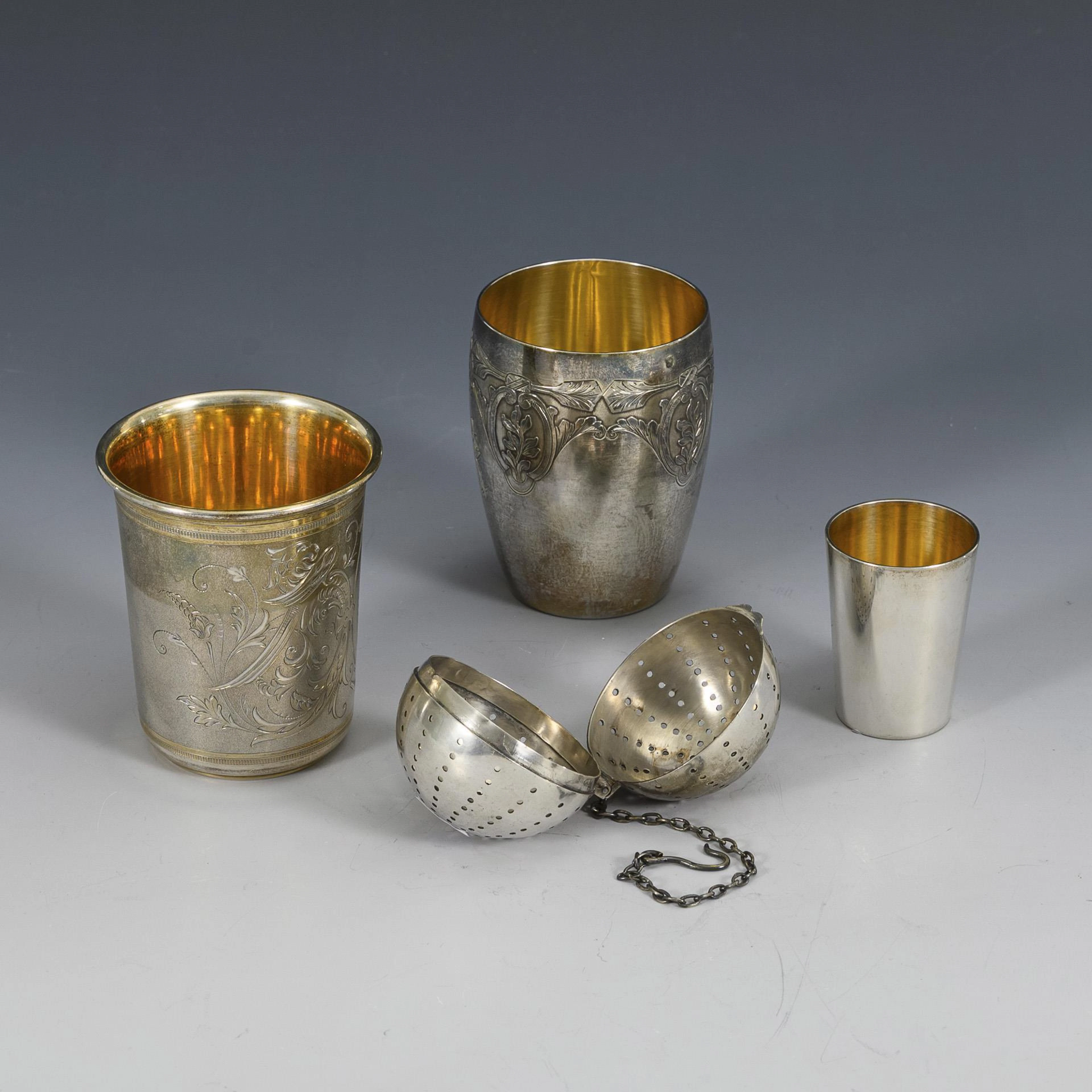 Set of 4 small silver parts.