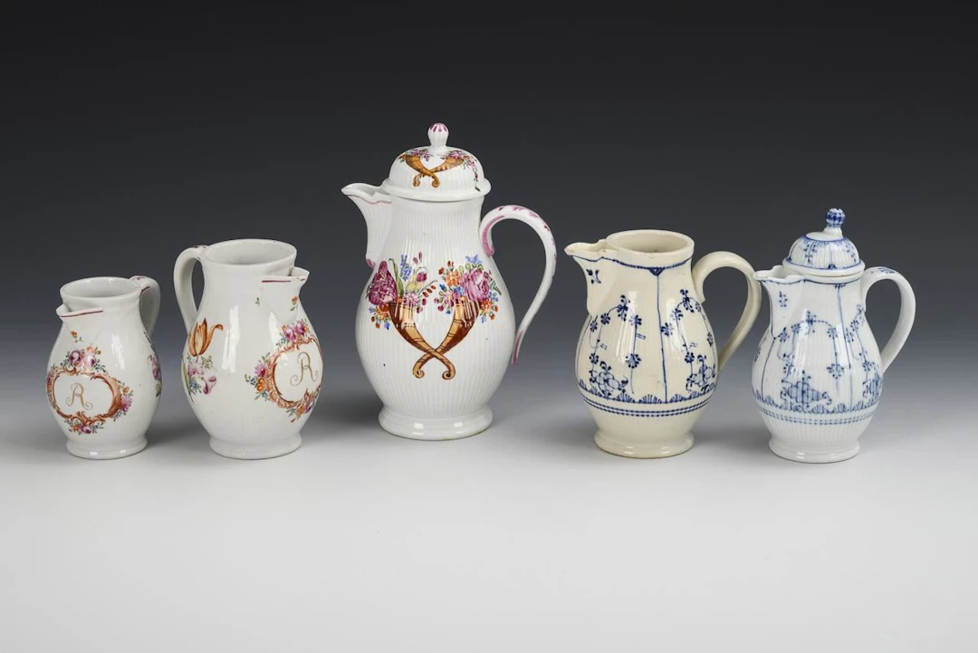 5 jugs with the "R" mark.