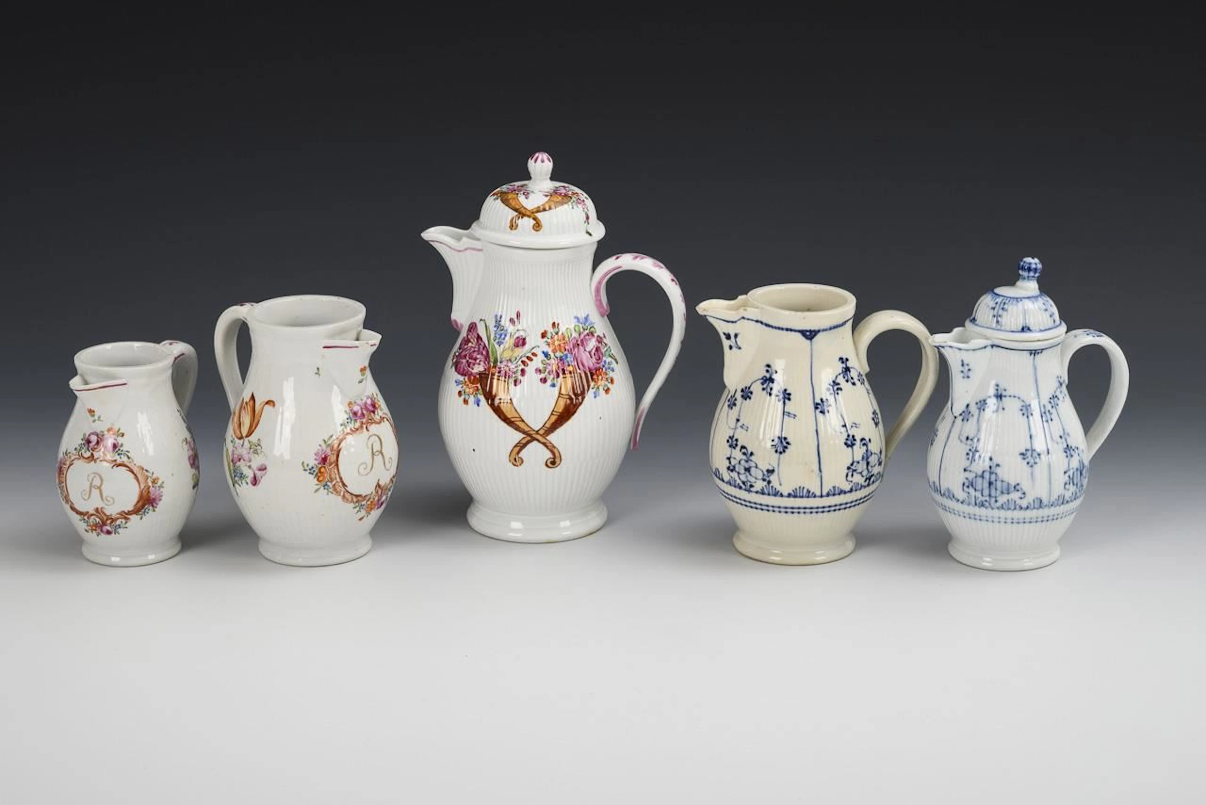 5 jugs with the "R" mark.