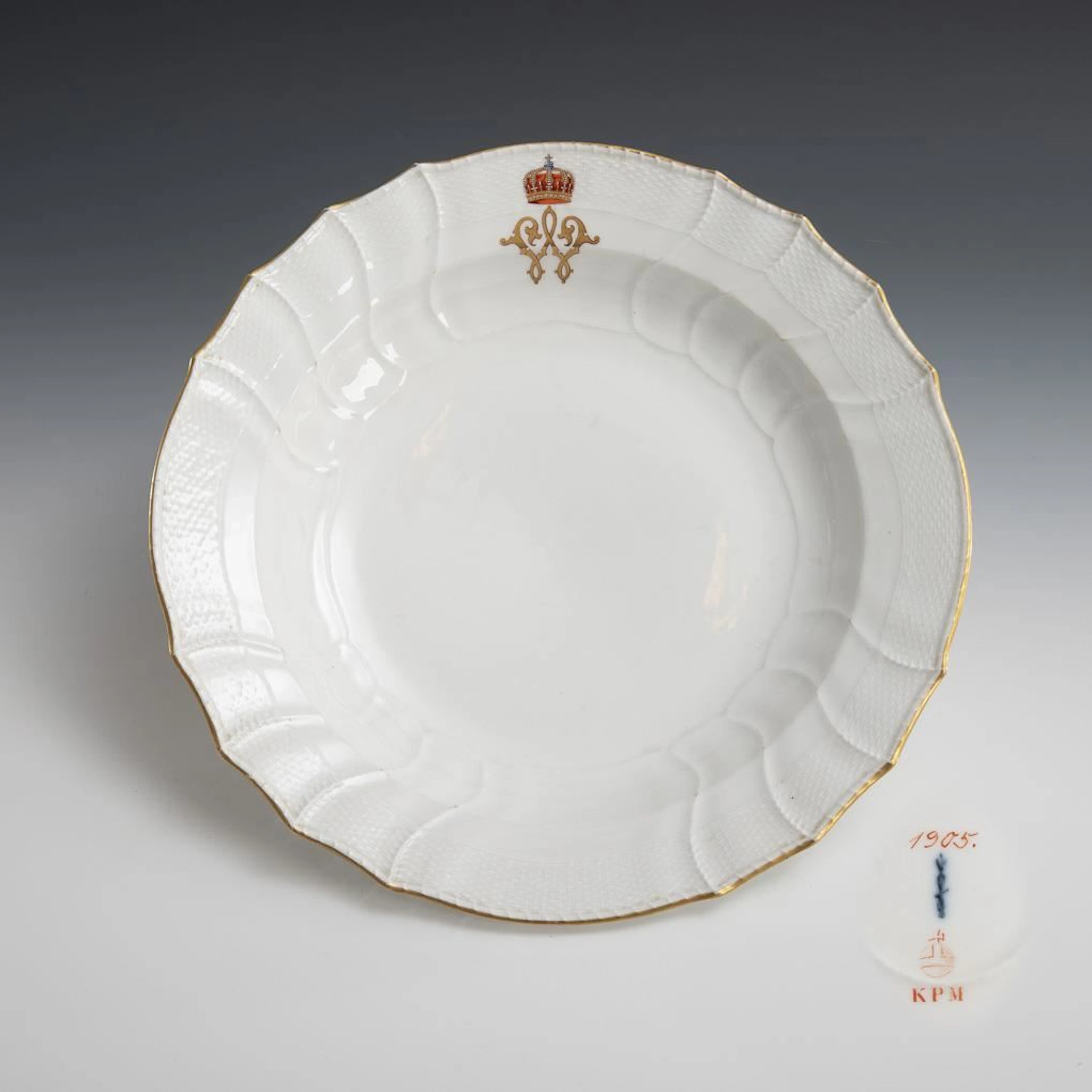 Vegetable plate from a set commissioned by Kaiser Wilhelm II.. KPM Berlin.