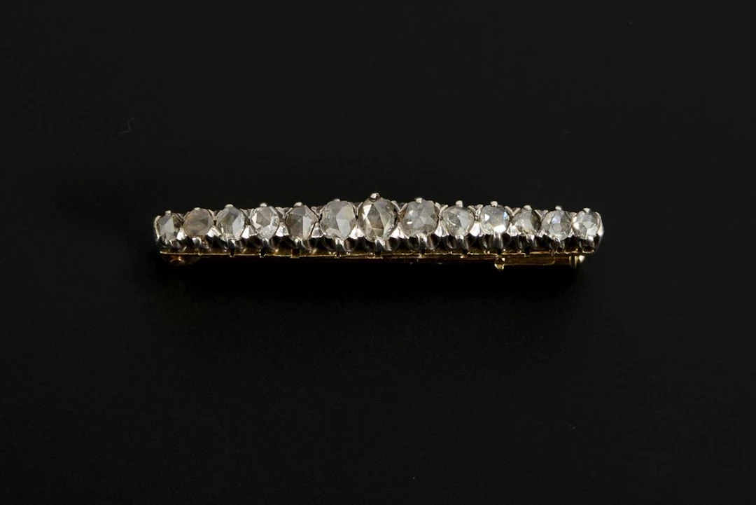 Bar brooch with historical diamond setting.