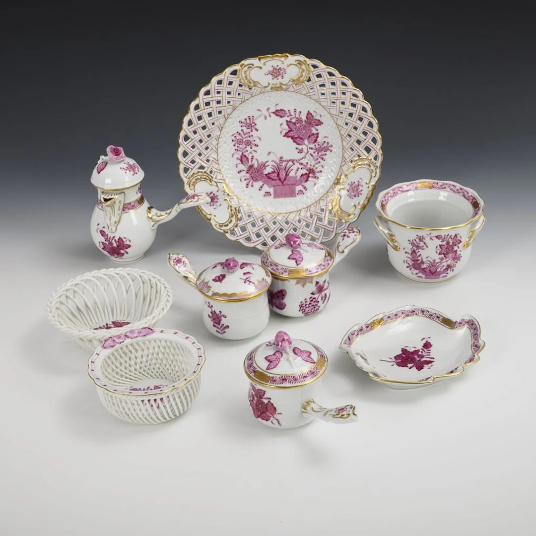 9 "Apponyi Purpur" porcelain pieces. Herend.