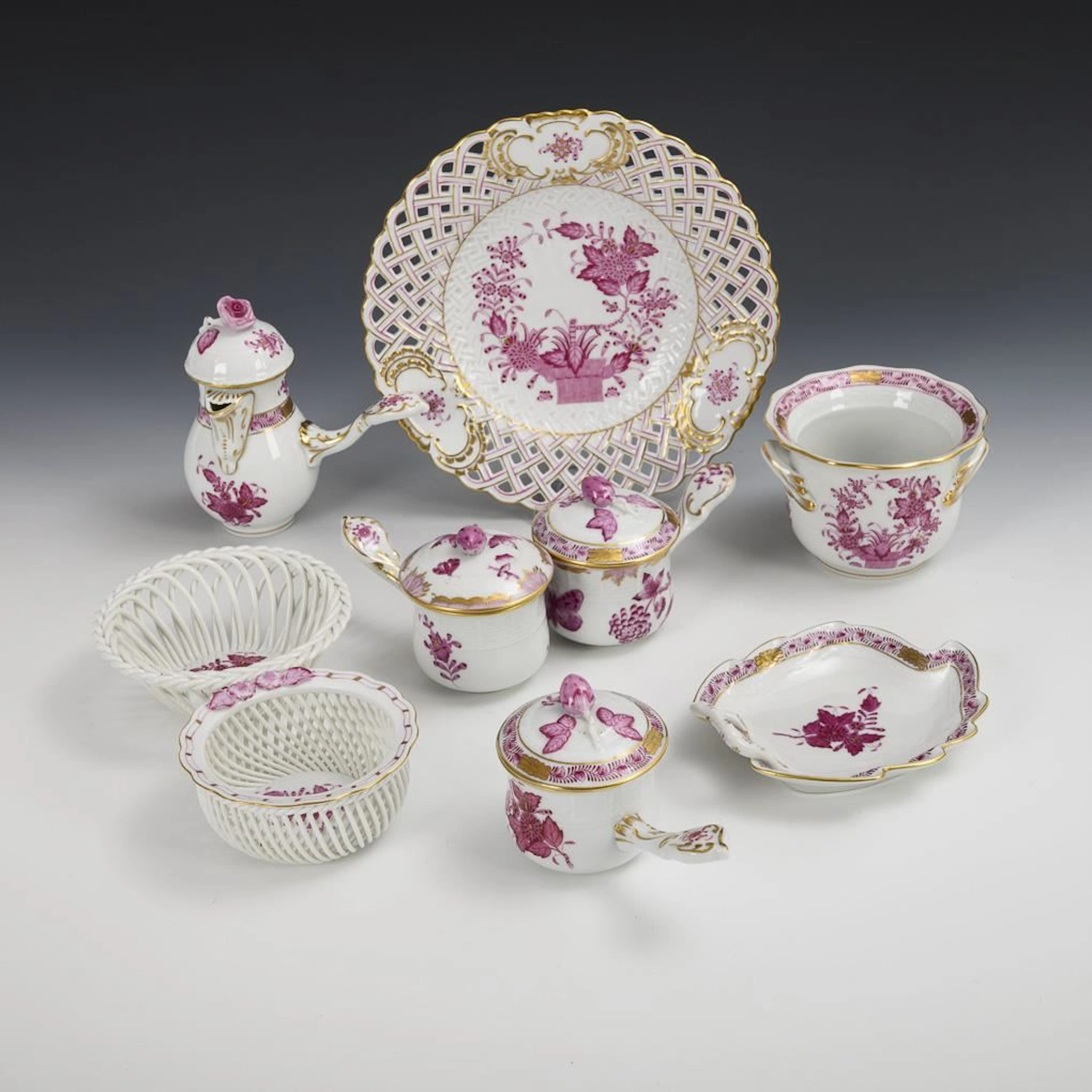 9 "Apponyi Purpur" porcelain pieces. Herend.
