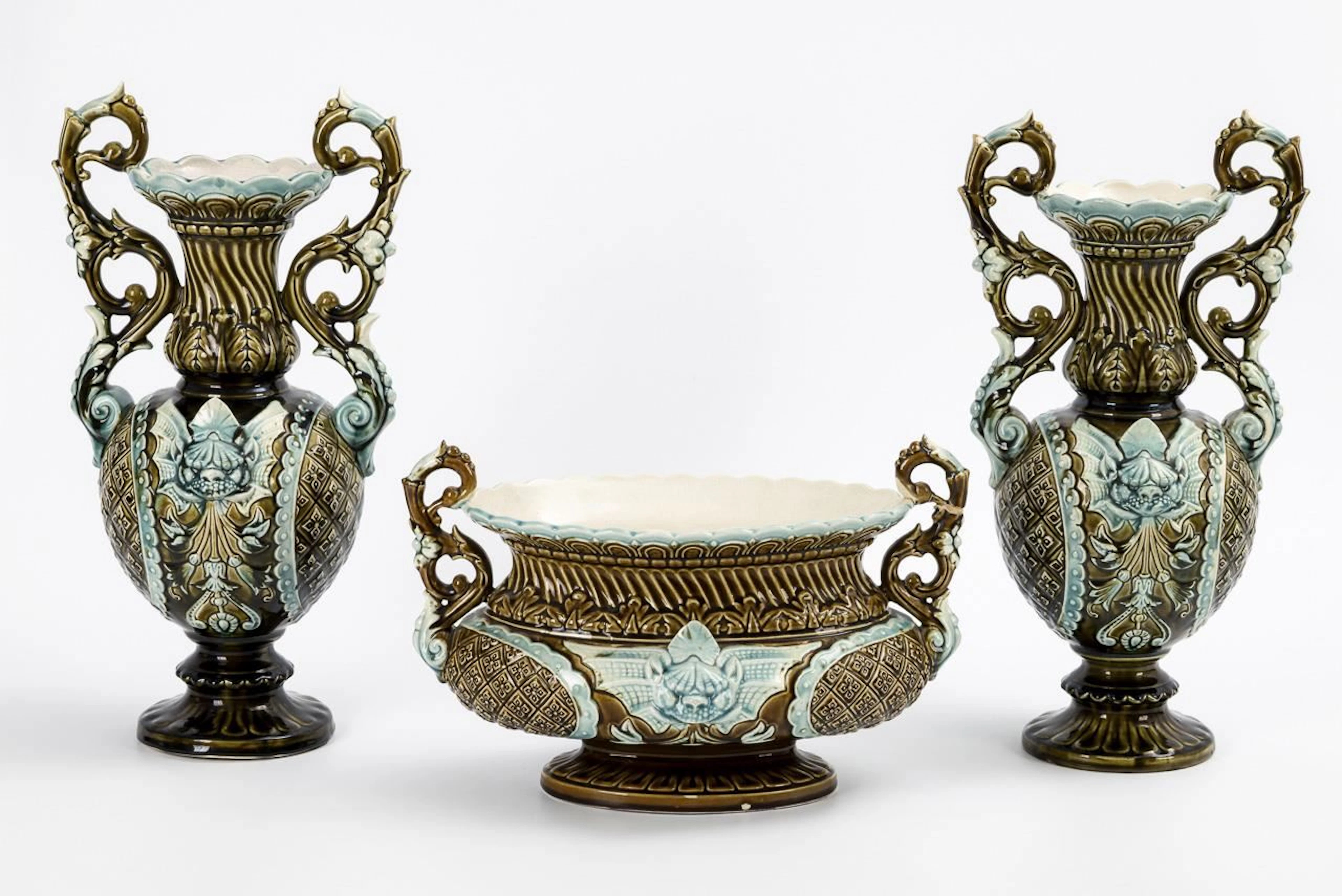 Historicist jardinières and 2 vases. Gustave de Bruyn, Faienceries