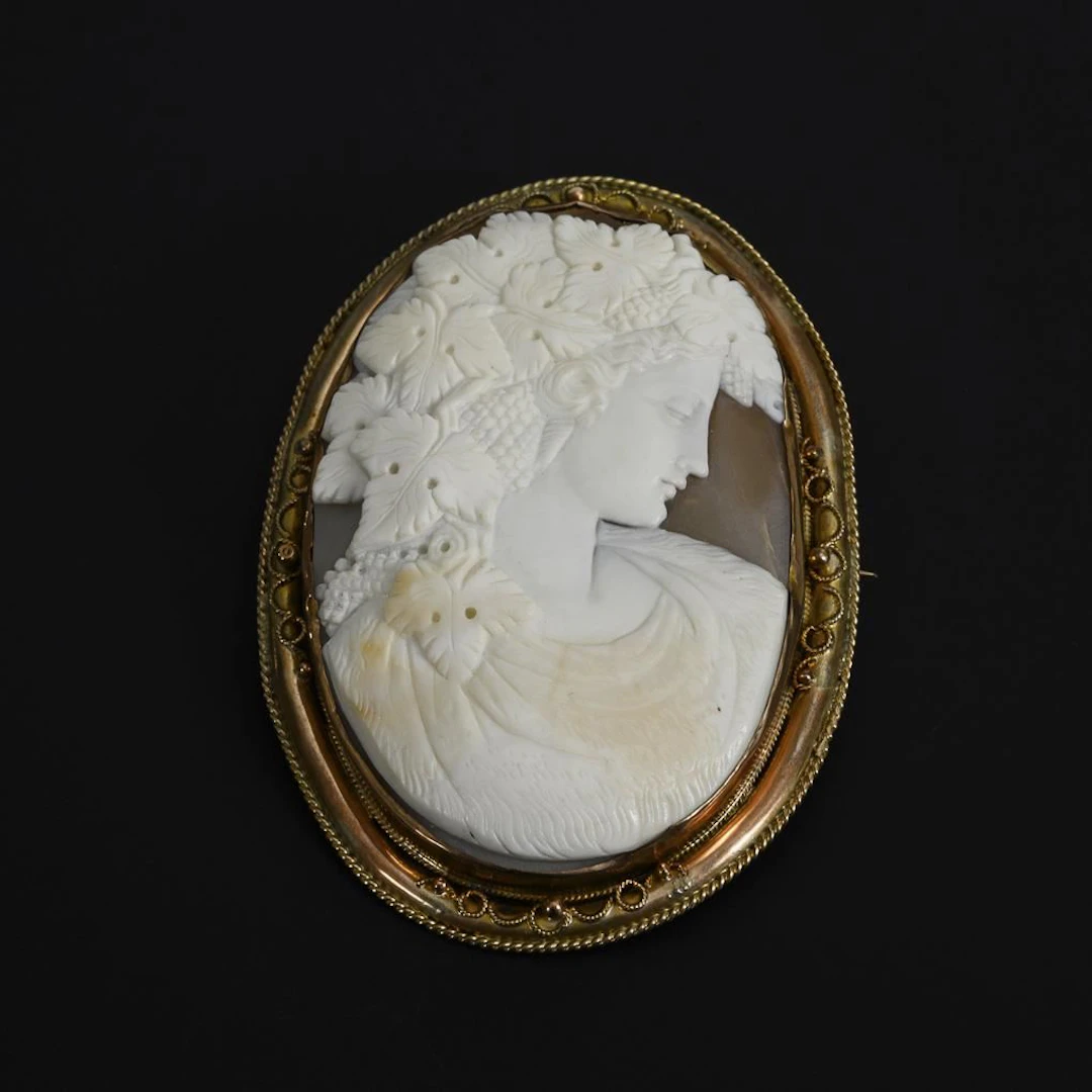 Historic brooch depicting a maenad.