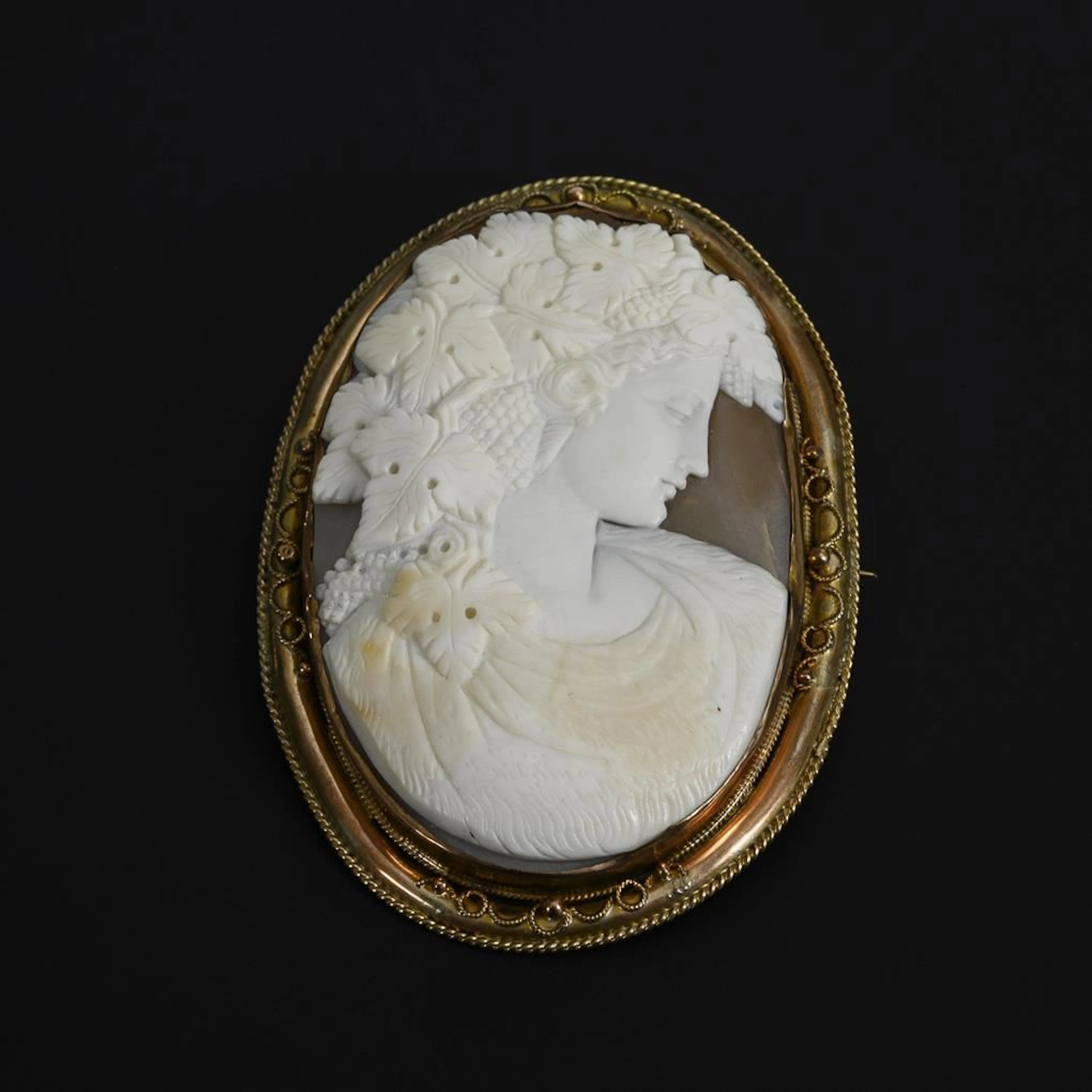 Historic brooch depicting a maenad.