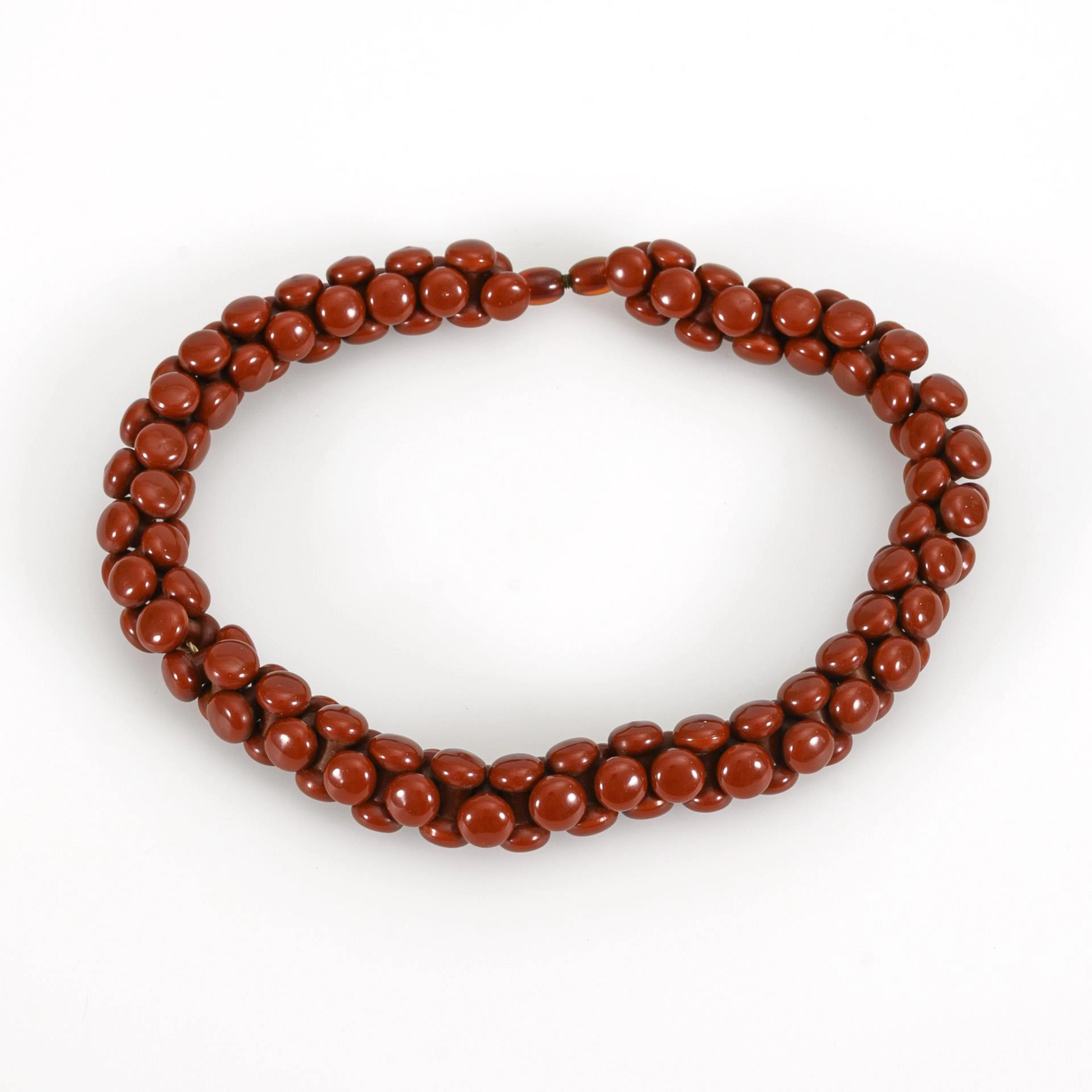 Plastic necklace of the late Art Deco.
