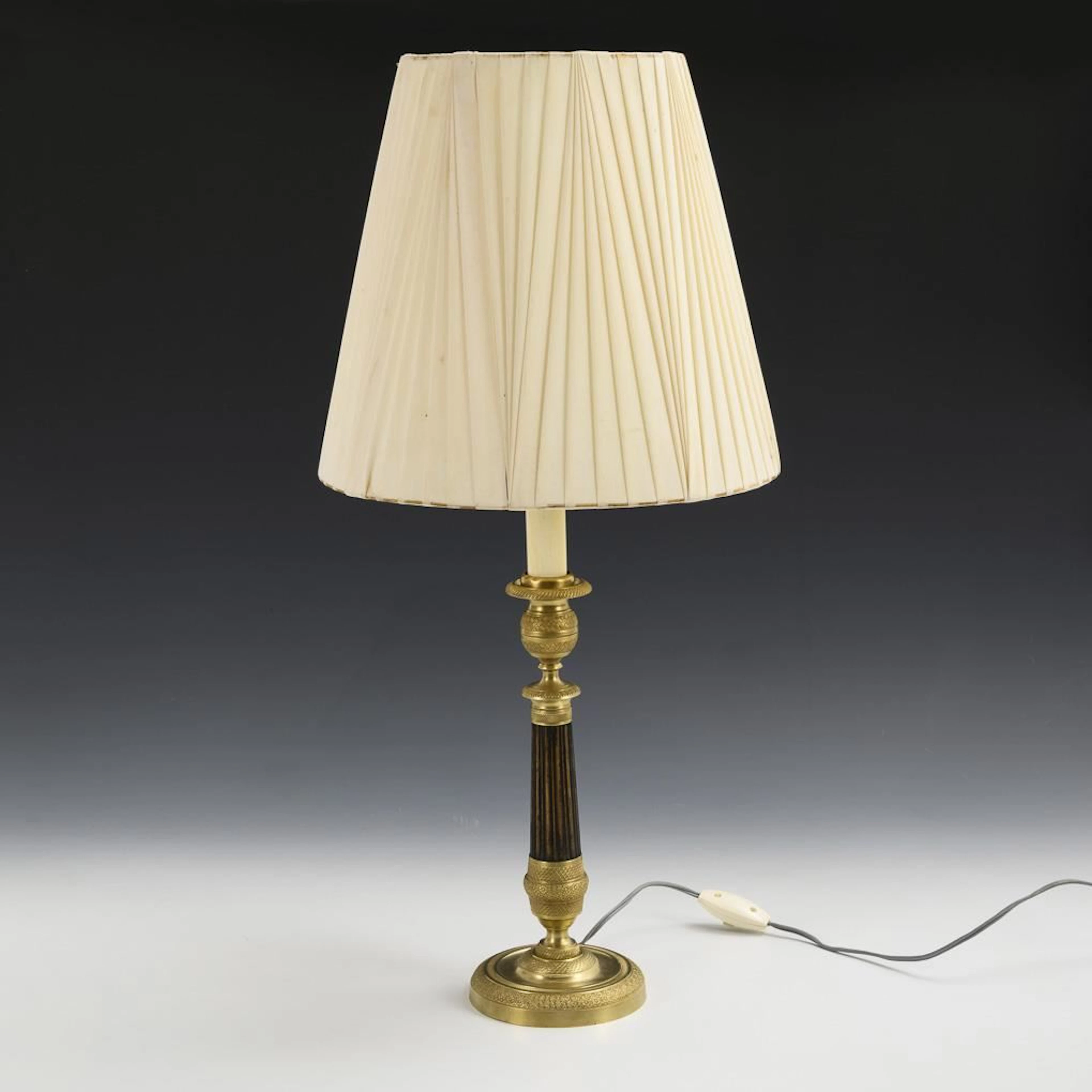 Table lamp.