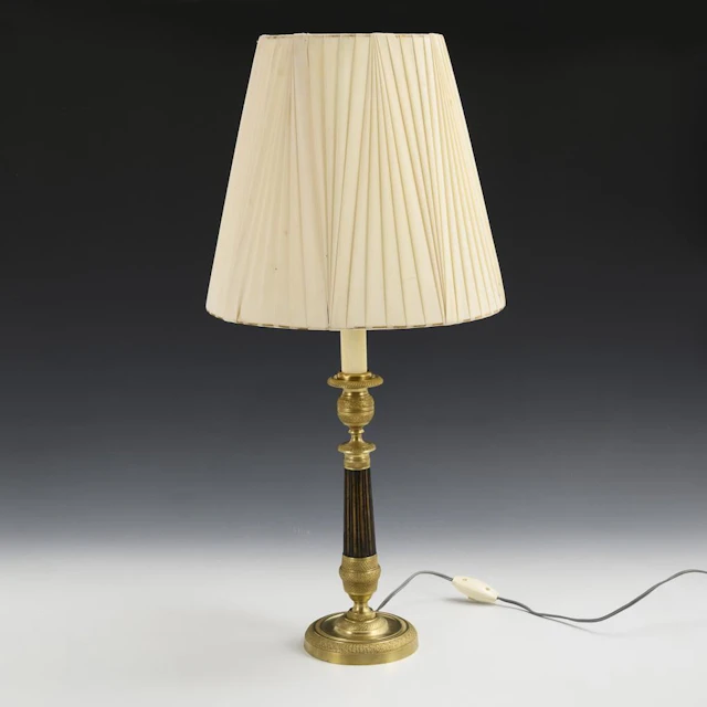 Table lamp.