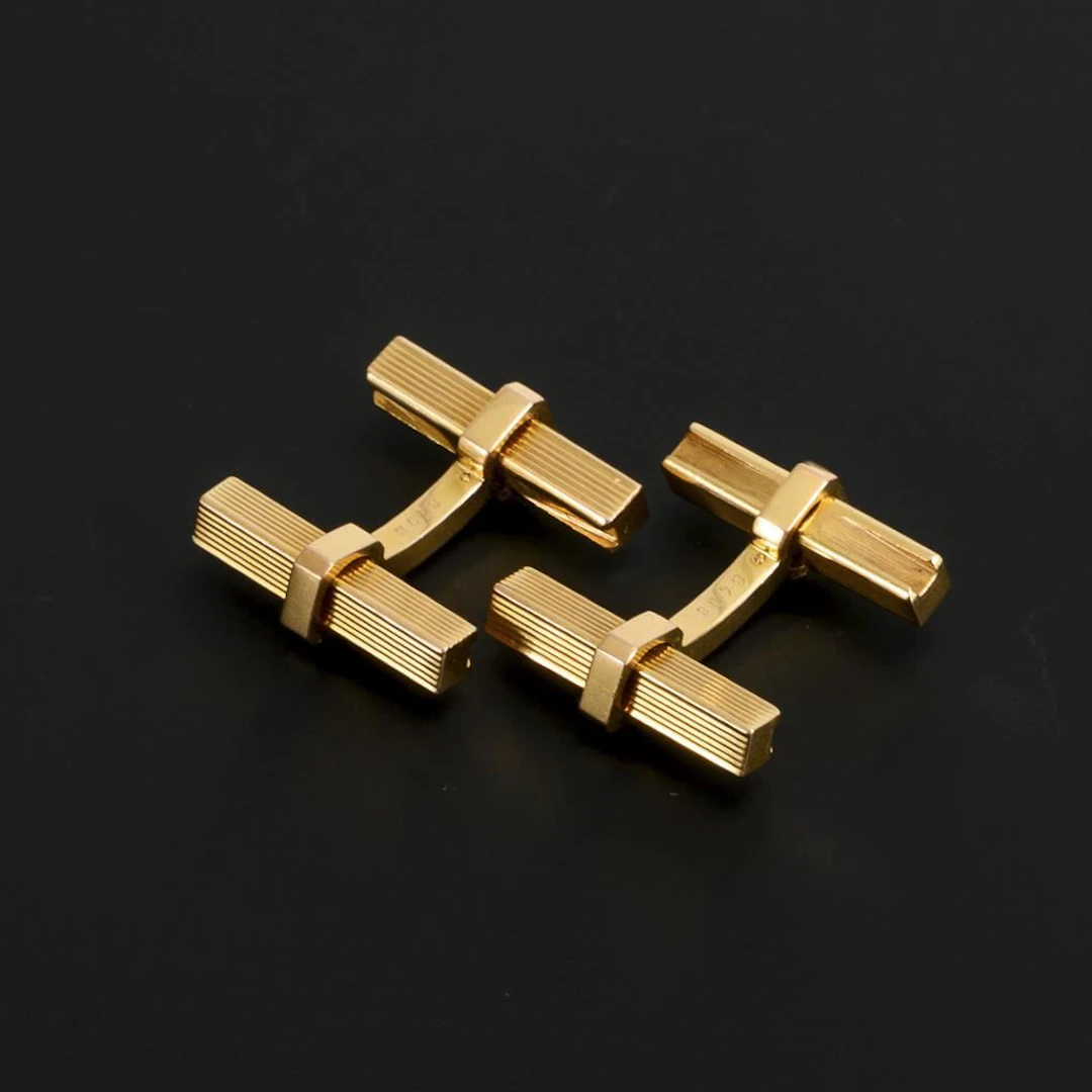 Cufflinks with a twist mechanism.