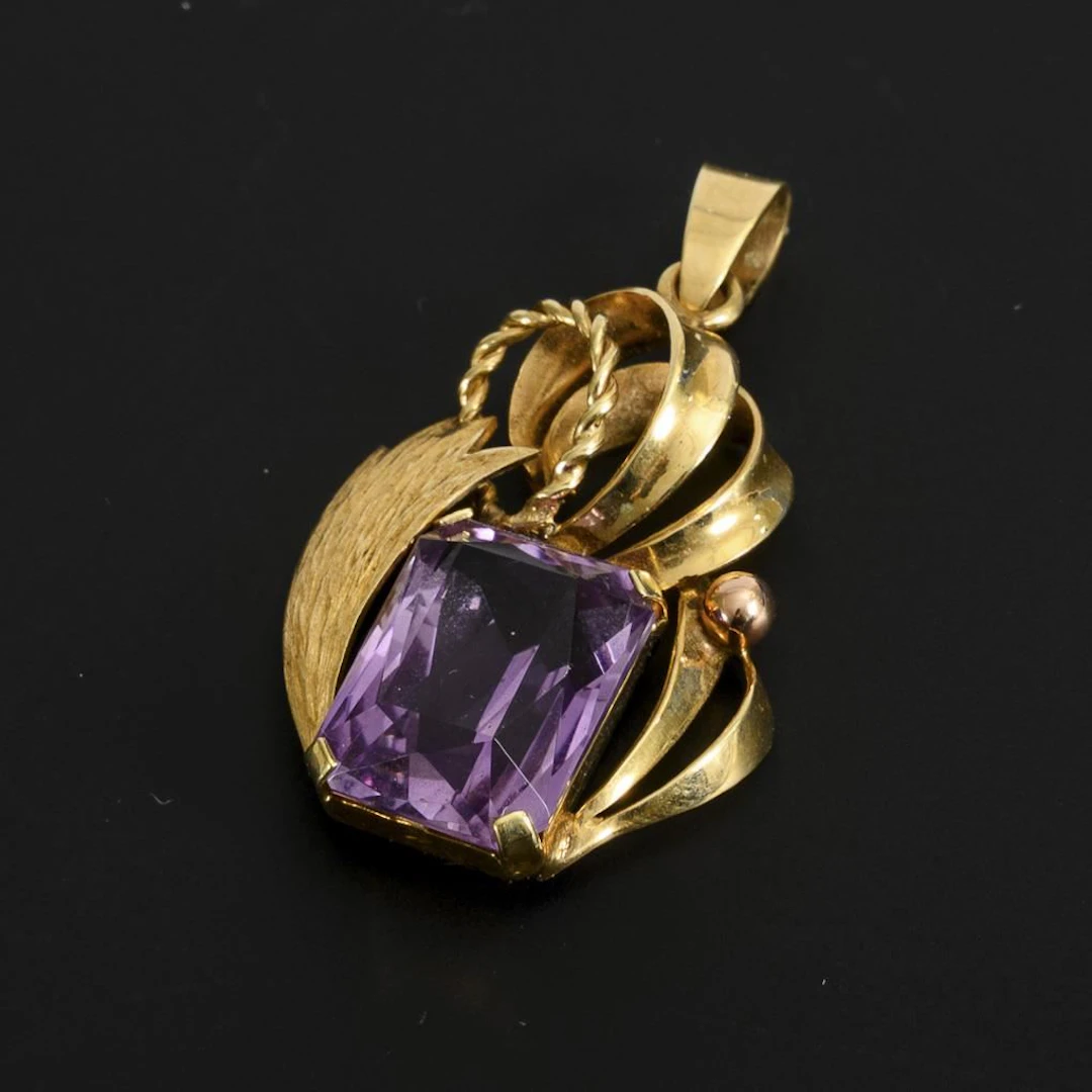 Modernist pendant with amethyst.