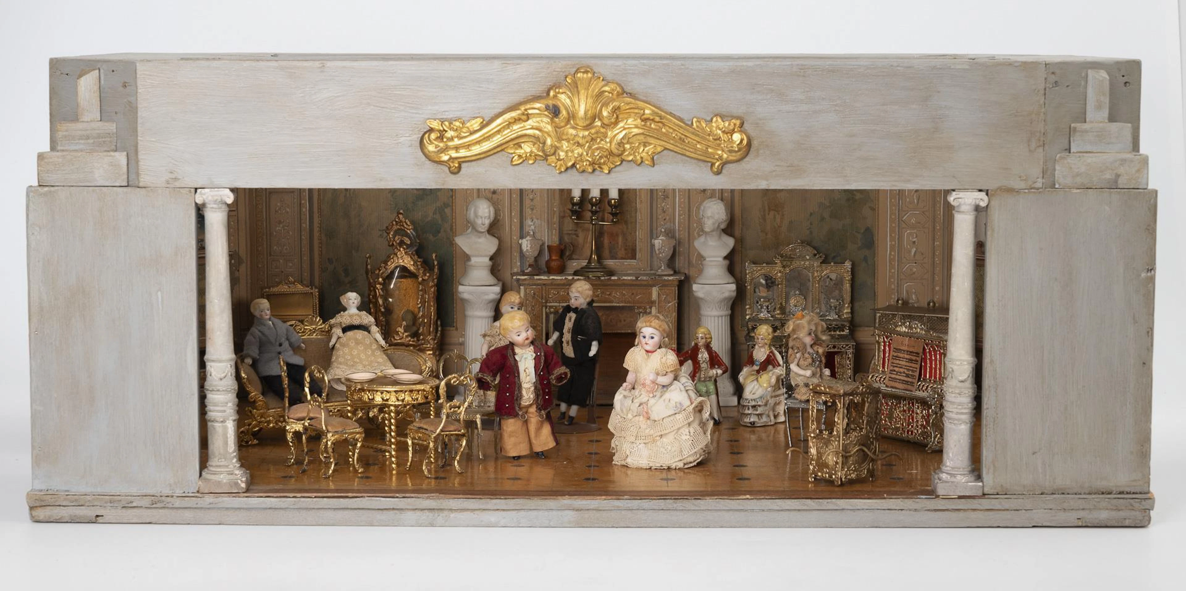 1-room doll's house as a palace.