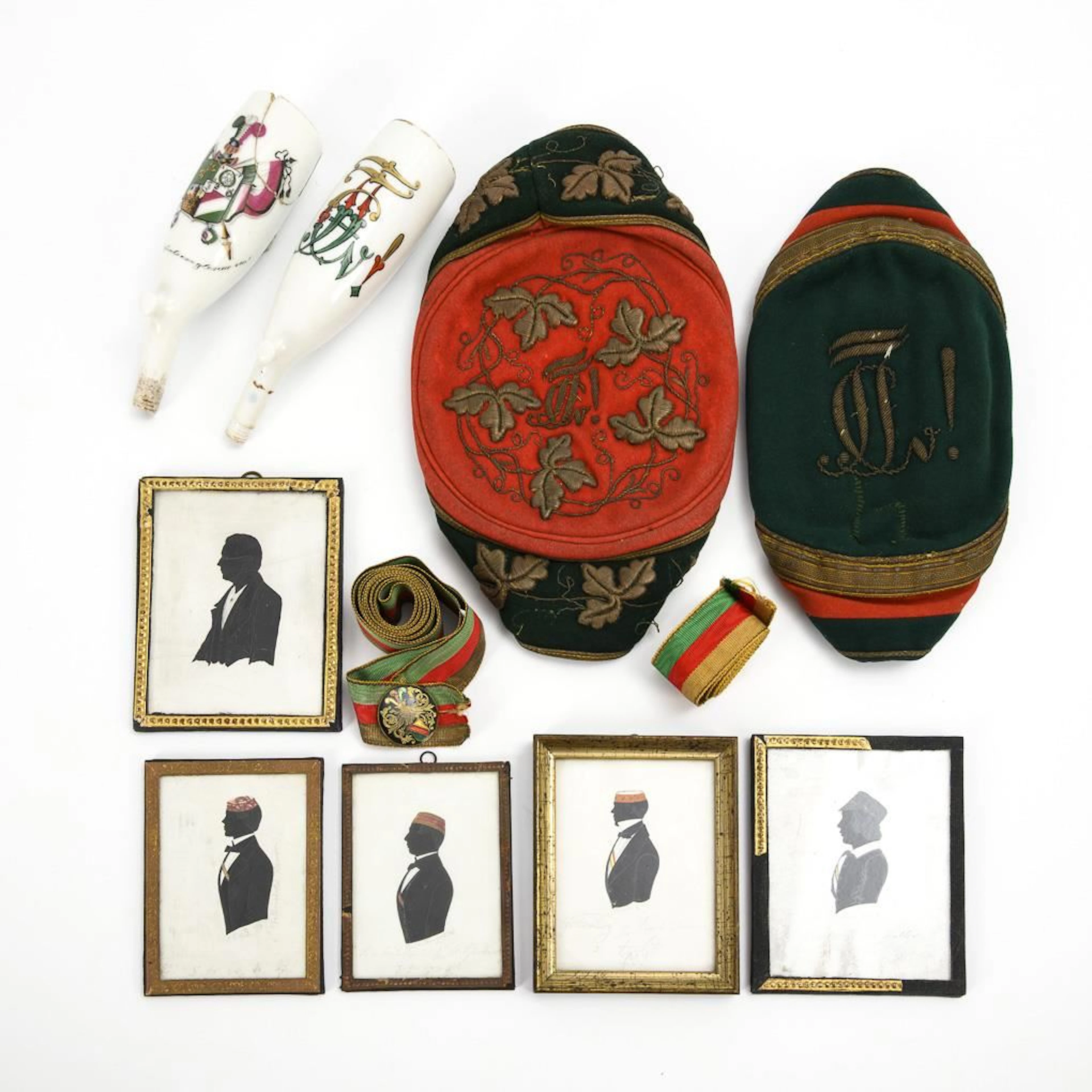 Frankonia Jena: 2 caps, 2 ribbons, 2 pipe bowls, 5 paper cutouts.