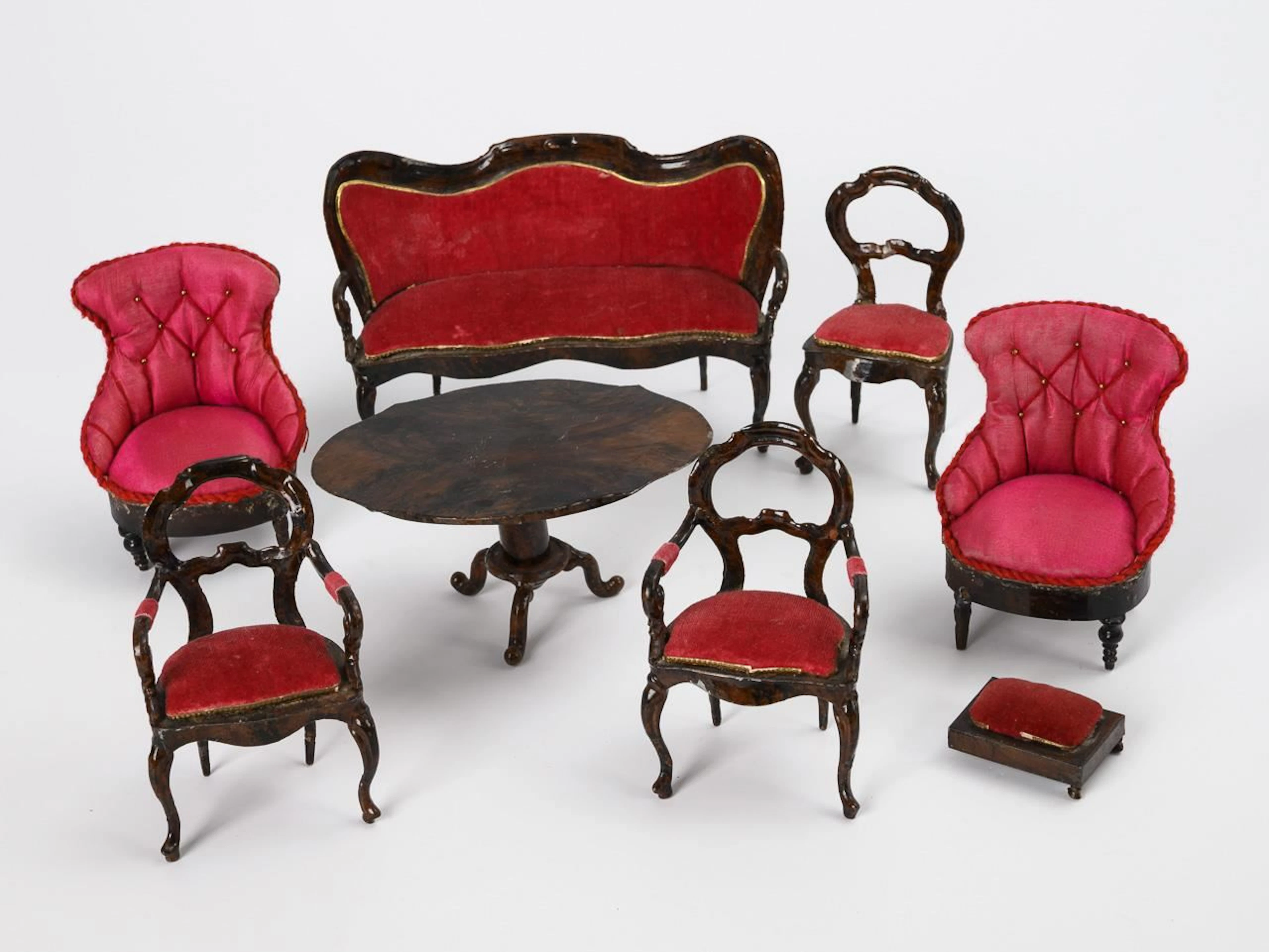 8 pieces of sheet metal furniture with red upholstery. Rock & Graner.
