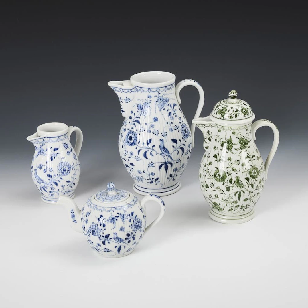 4 Bird-Pattern Pitchers. Rauenstein.