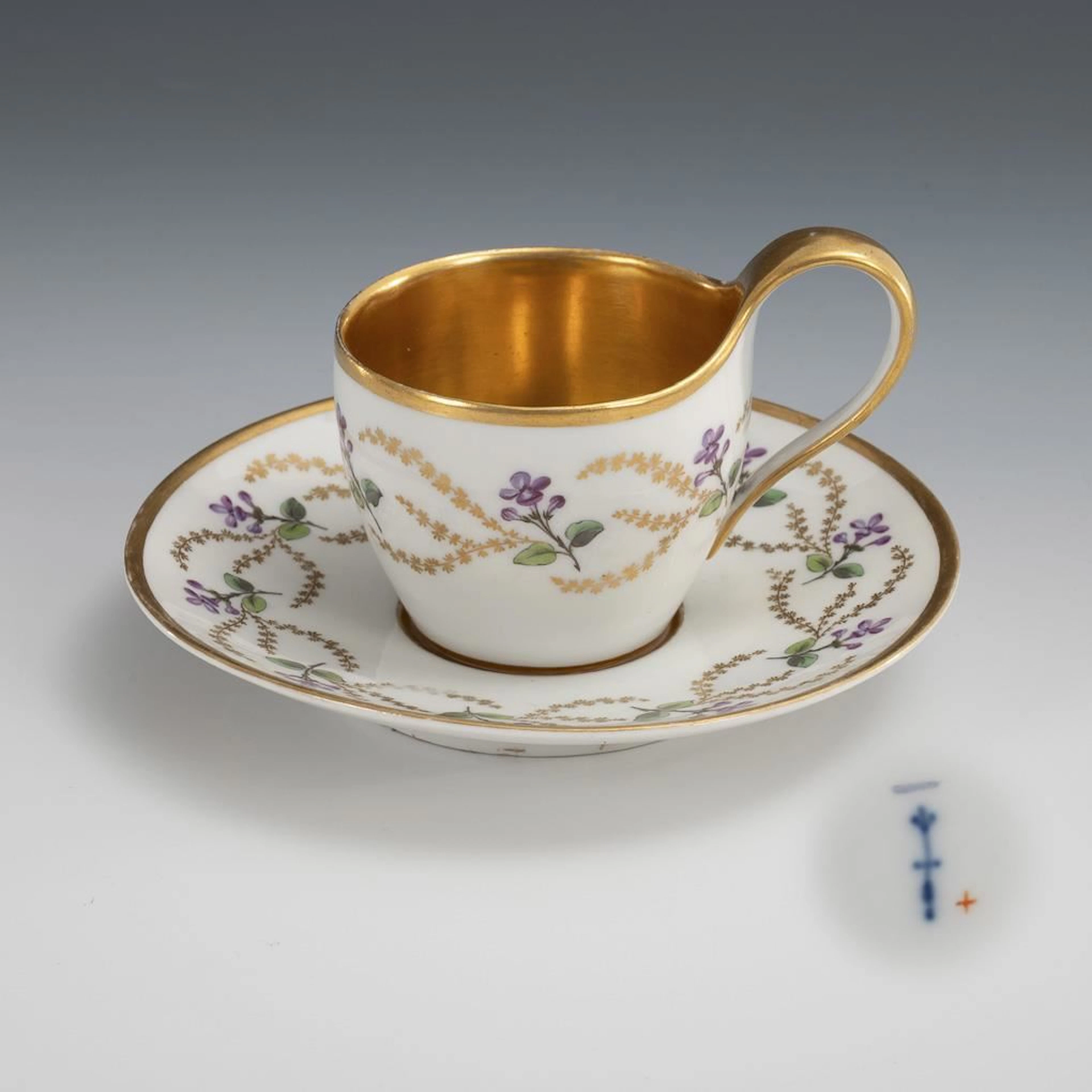 Display cup with violet blossoms. KPM Berlin.