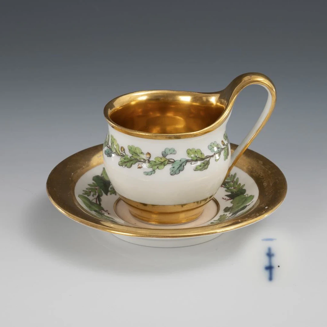 Display cup with oak leaf band. KPM Berlin.