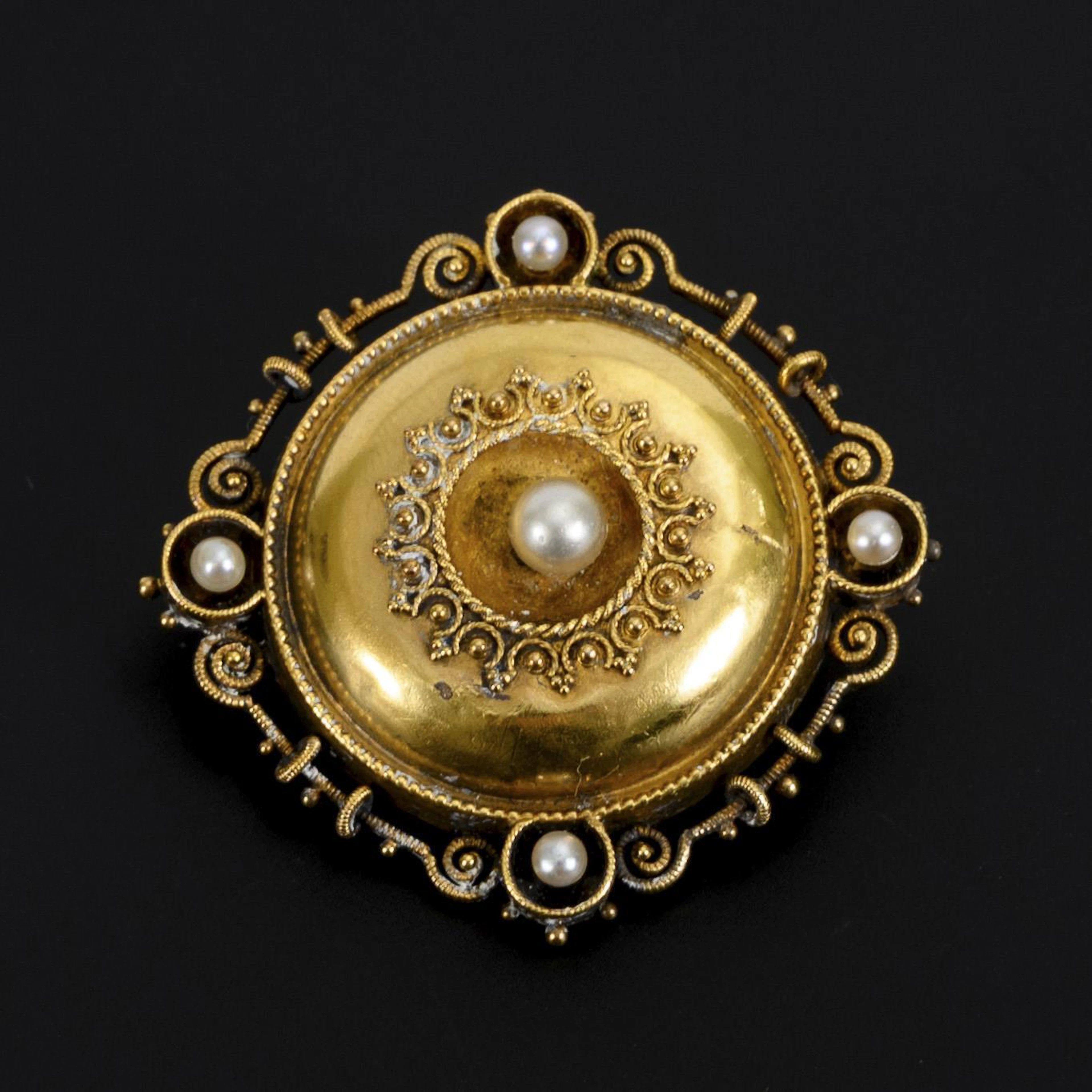 Historic medallion brooch.