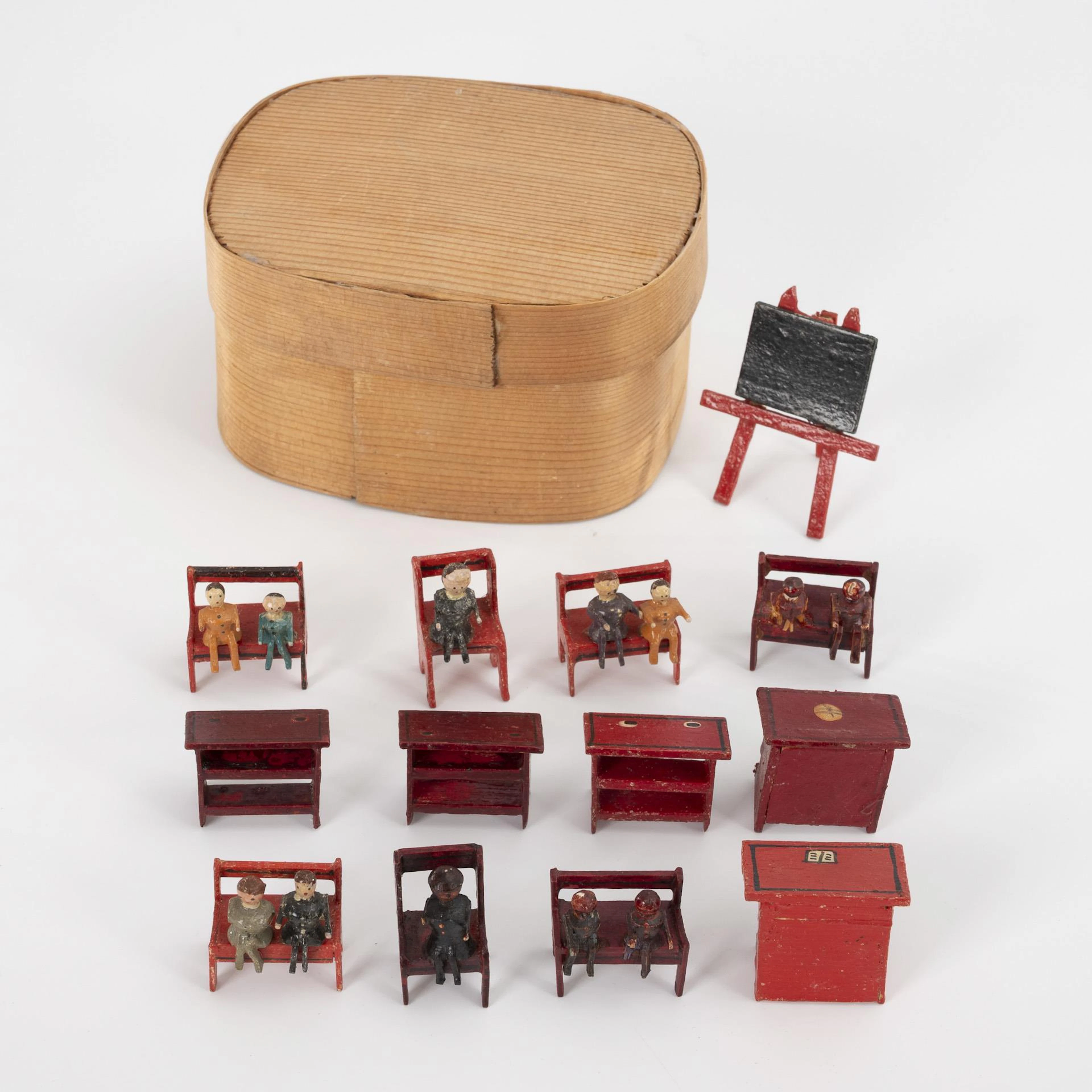 Miniature school in chipboard box. Erzgebirge.