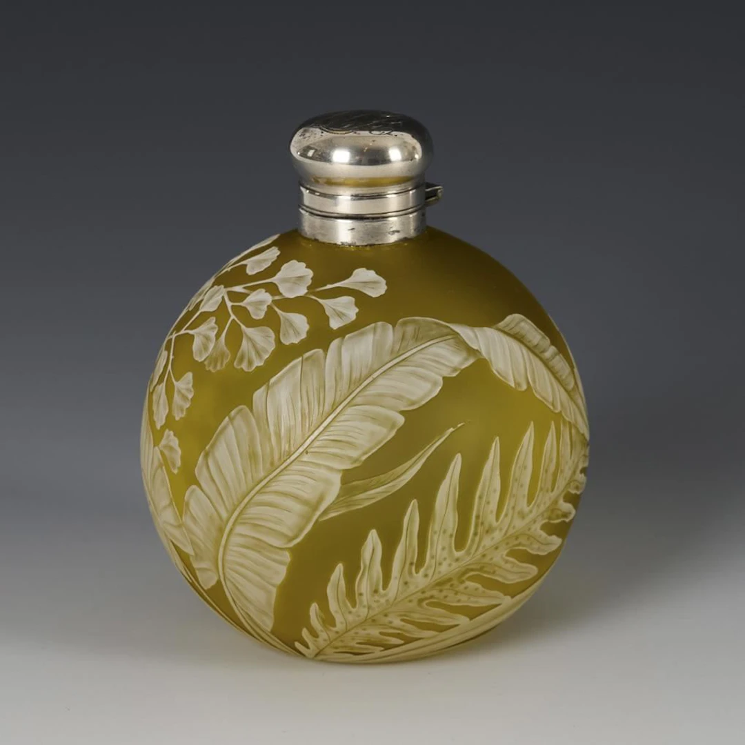 Vase with floral decoration. Thomas Webb (attributed).