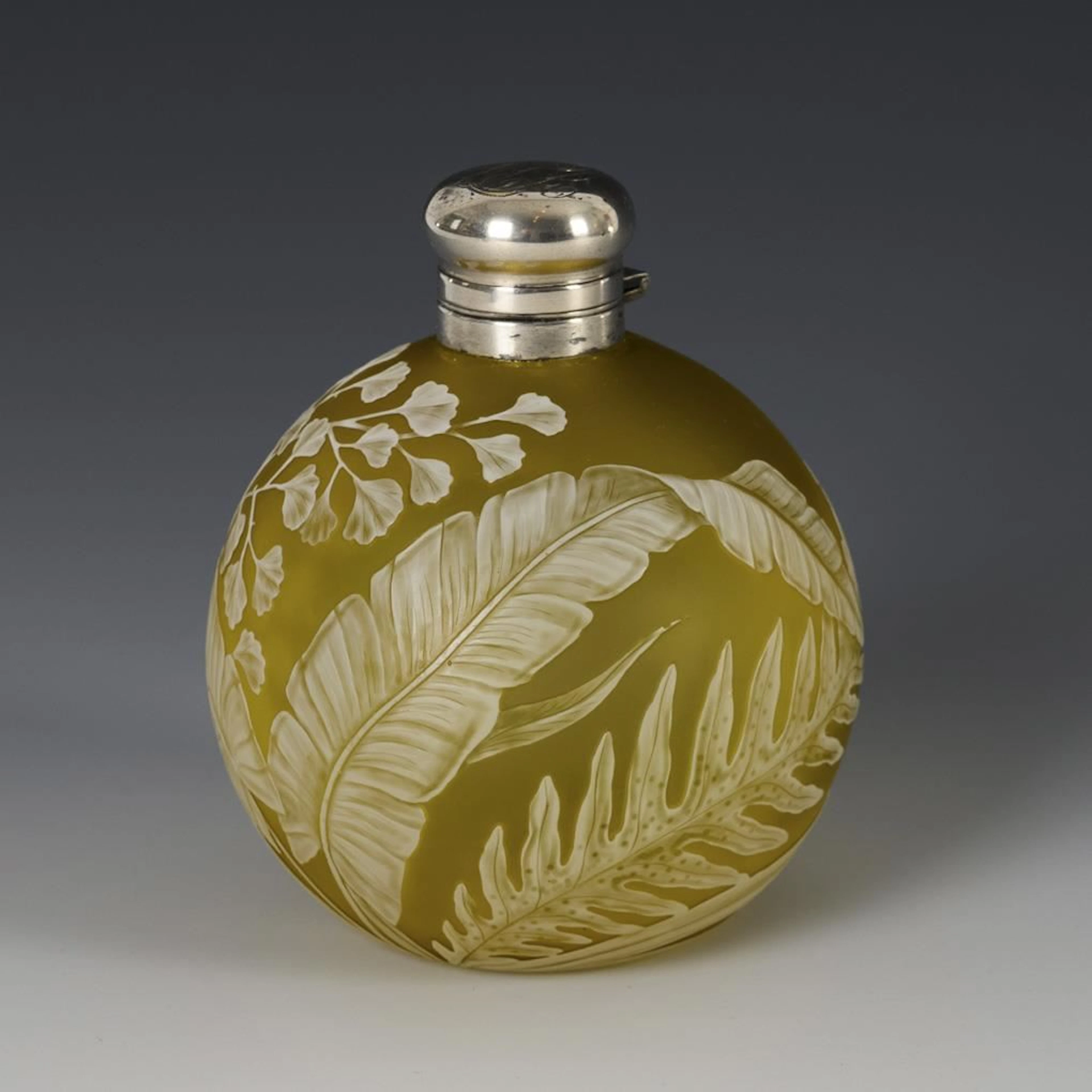 Vase with floral decoration. Thomas Webb (attributed).