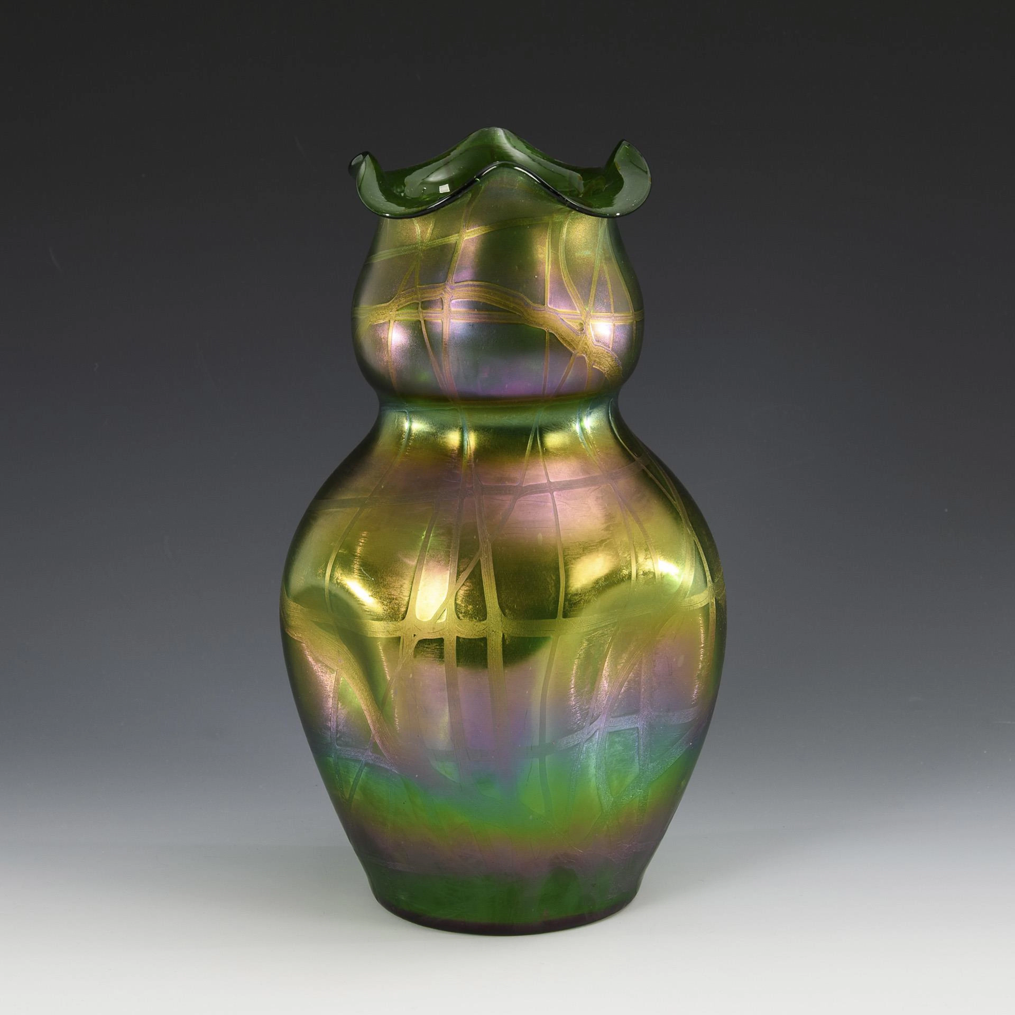 Large double gourd vase with thread net. Kralik (attributed to).