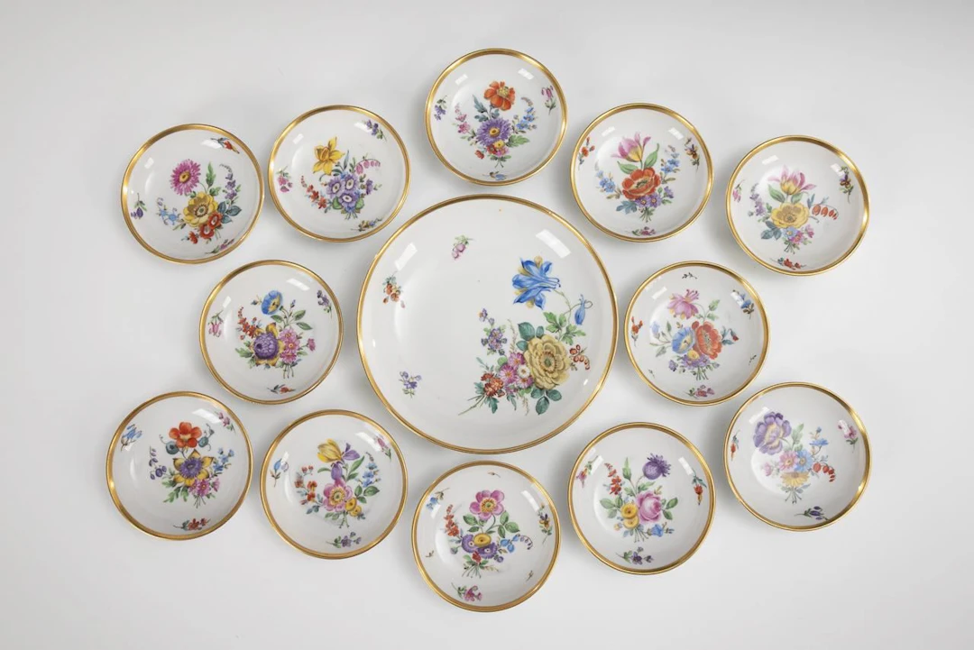 12 + 1 plates with floral designs. Dresden.
