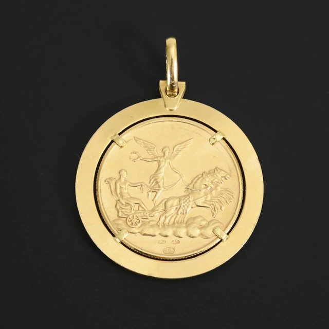 Coin-Design Pendant.