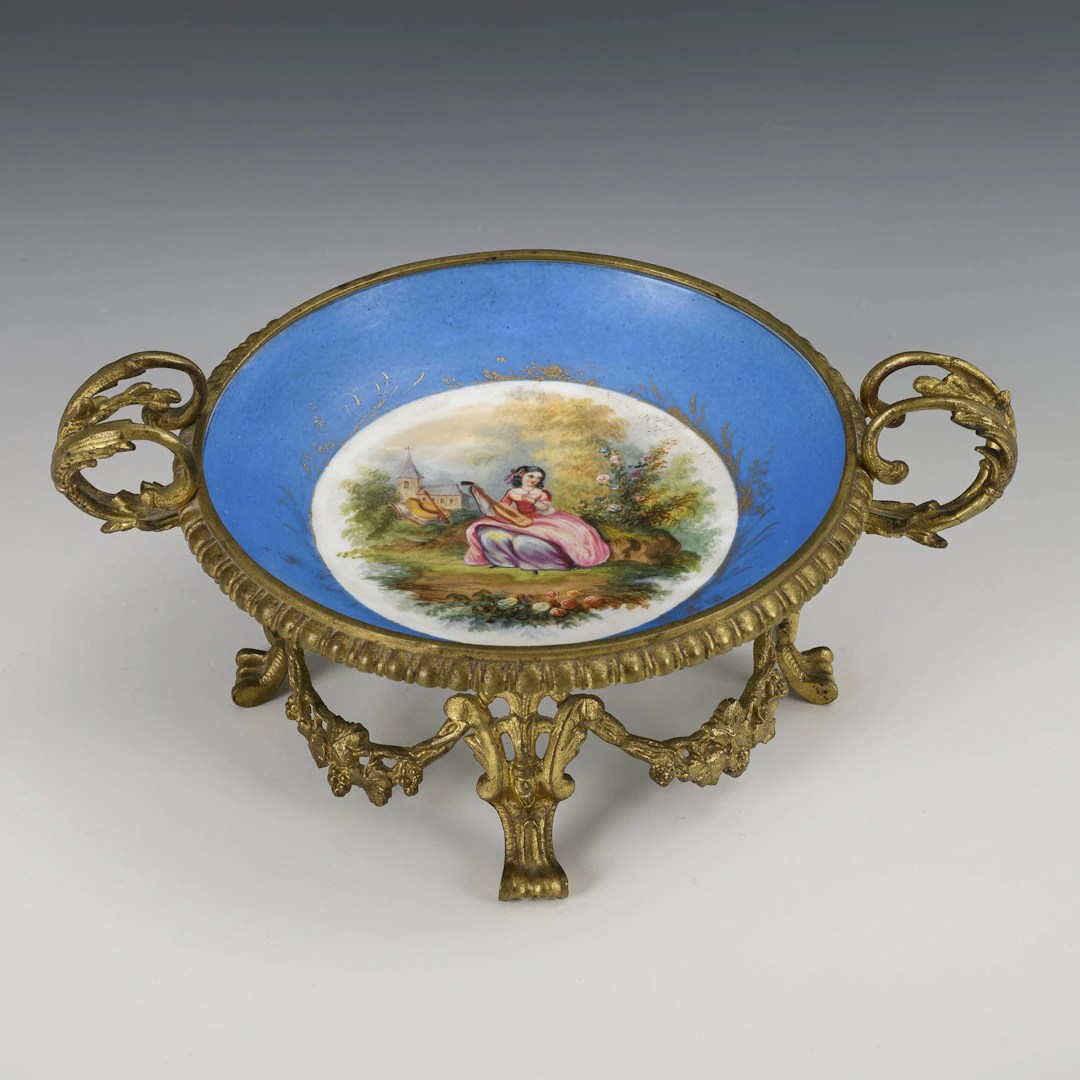 Bowl with bronze mounting.