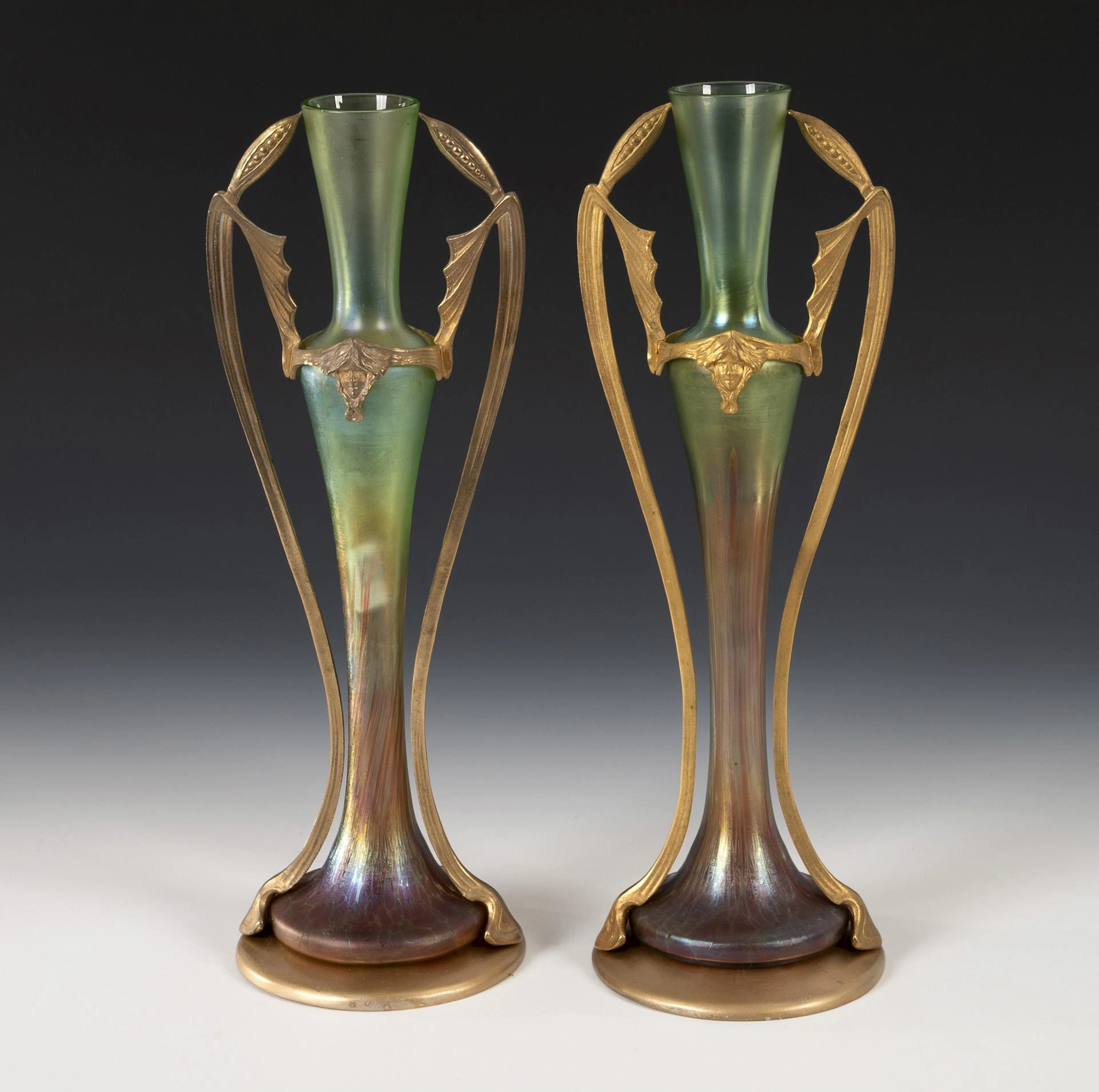 Pair of Art Nouveau vases with metal mount. Elisabeth.