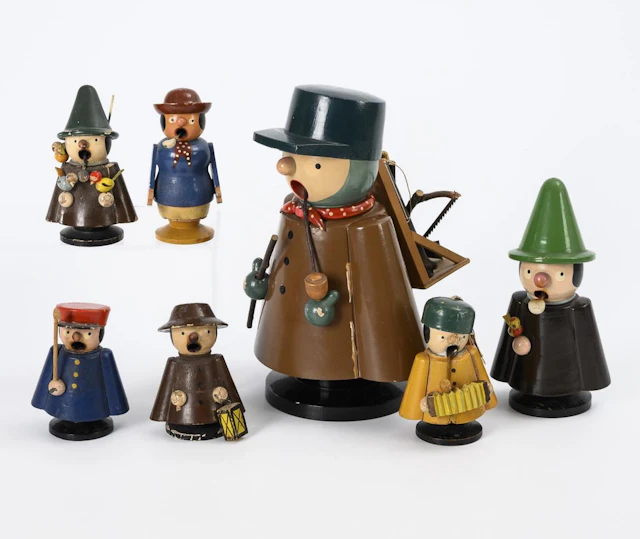 7 Incense-Burning Figures in Cowls. Otto Ulbricht, Seiffen.