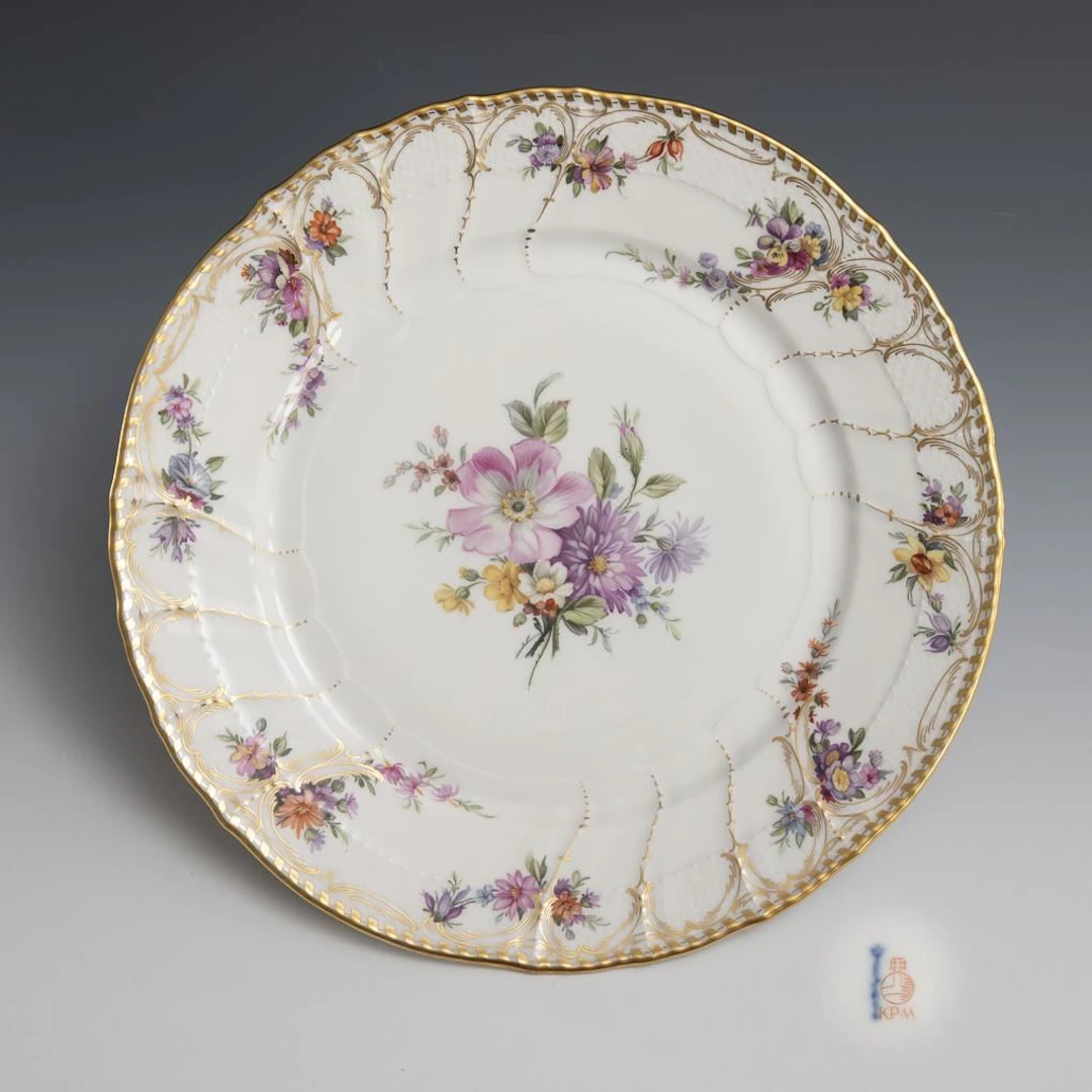 Plate with floral design. KPM Berlin.