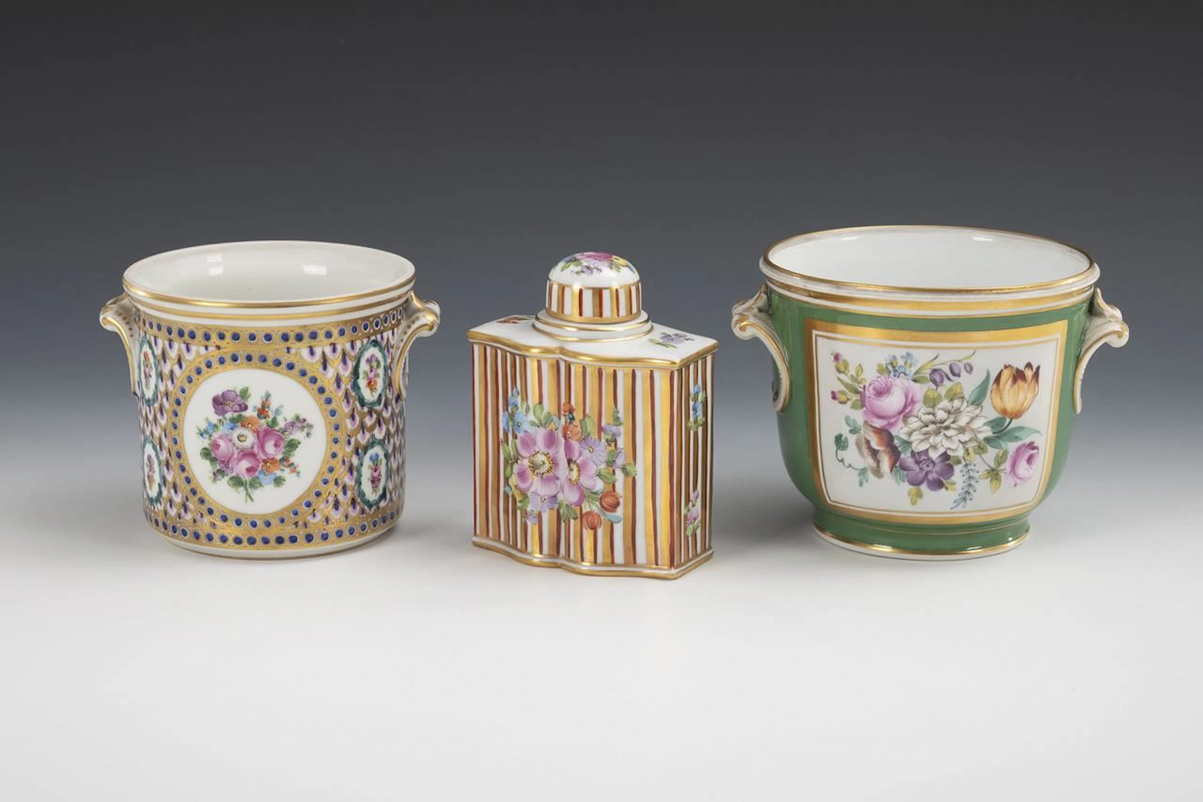 2 cachepots and 1 tea canister with floral designs. Potschappel.