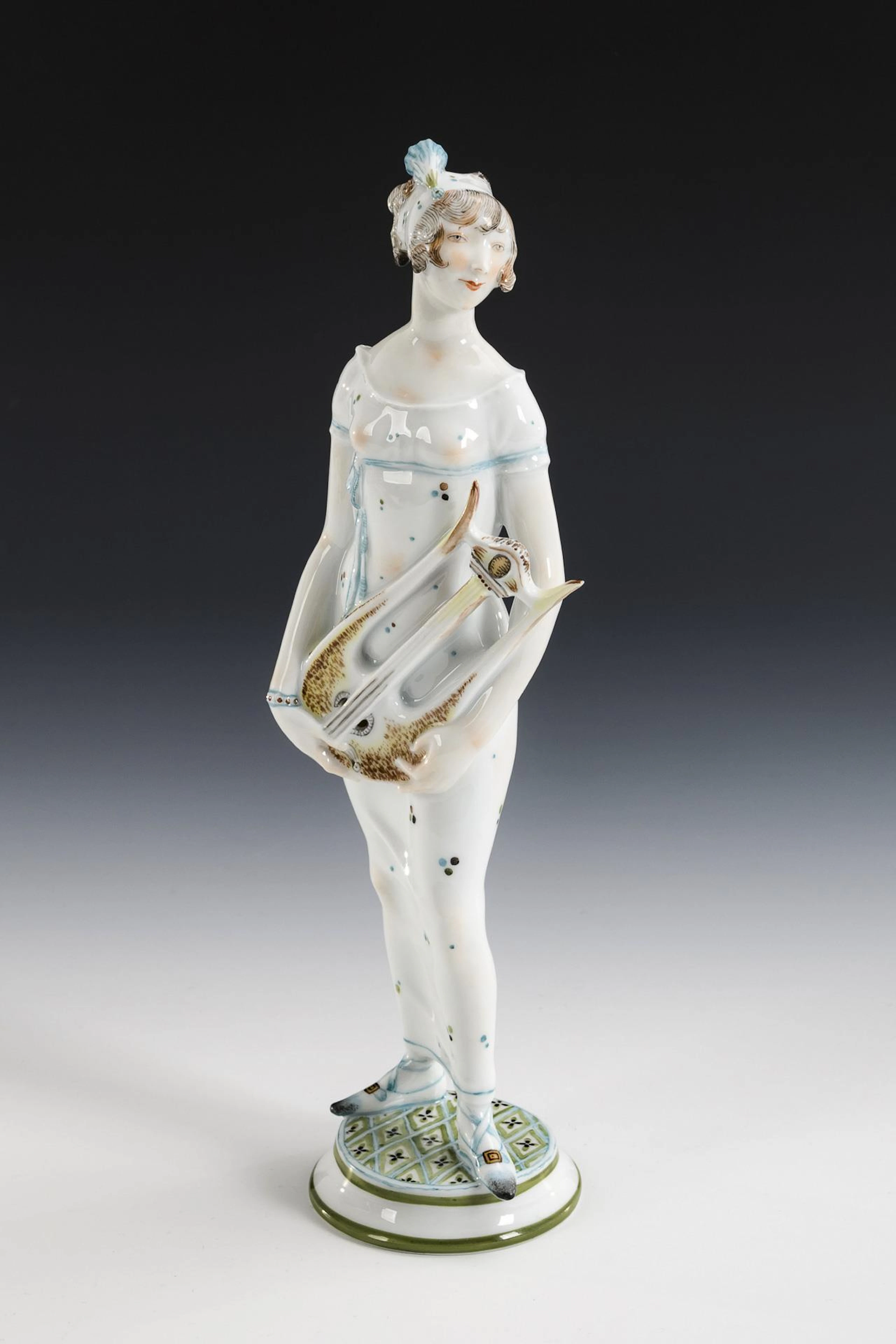 Lady with lyre. Aelteste Volkstedter.