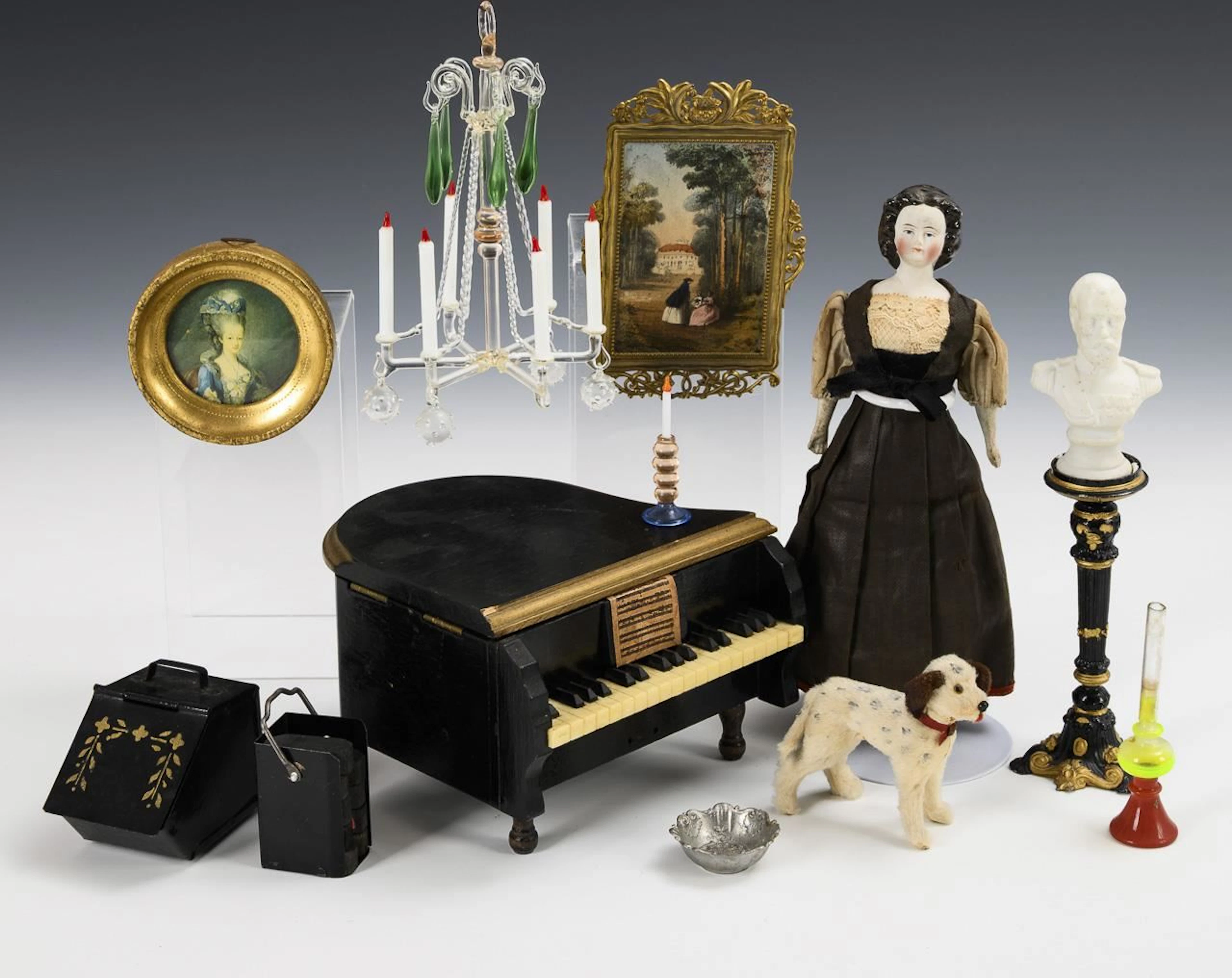 Set of dollhouse accessories, including a bust-head doll and grand piano.