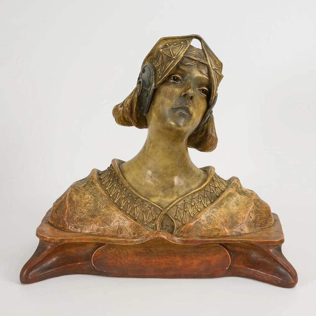 Large Art Nouveau bust of a woman. König & Lengsfeld, Cologne-Lindenthal.