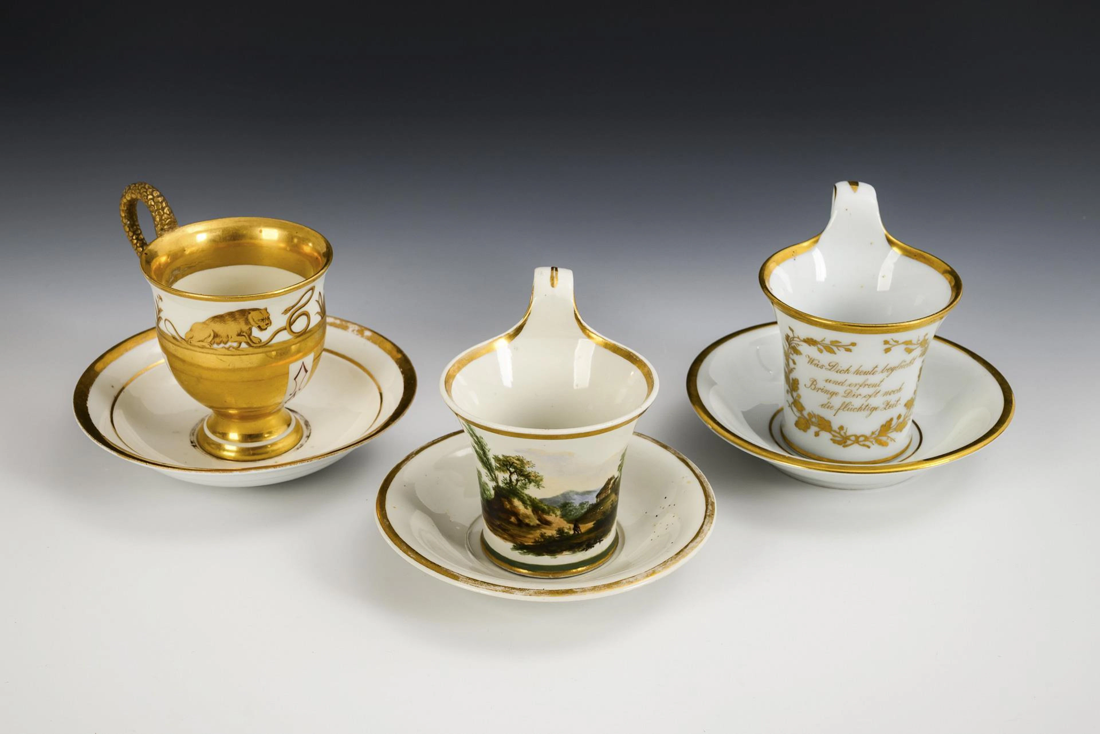 3 vitrine cups.