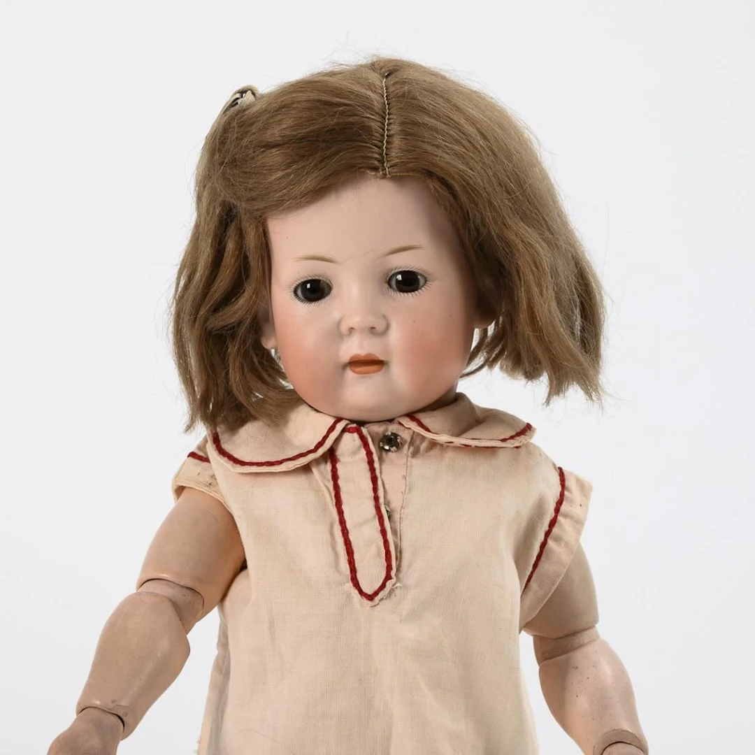 Character Girl with Toddler's Body. Baehr & Proeschild.