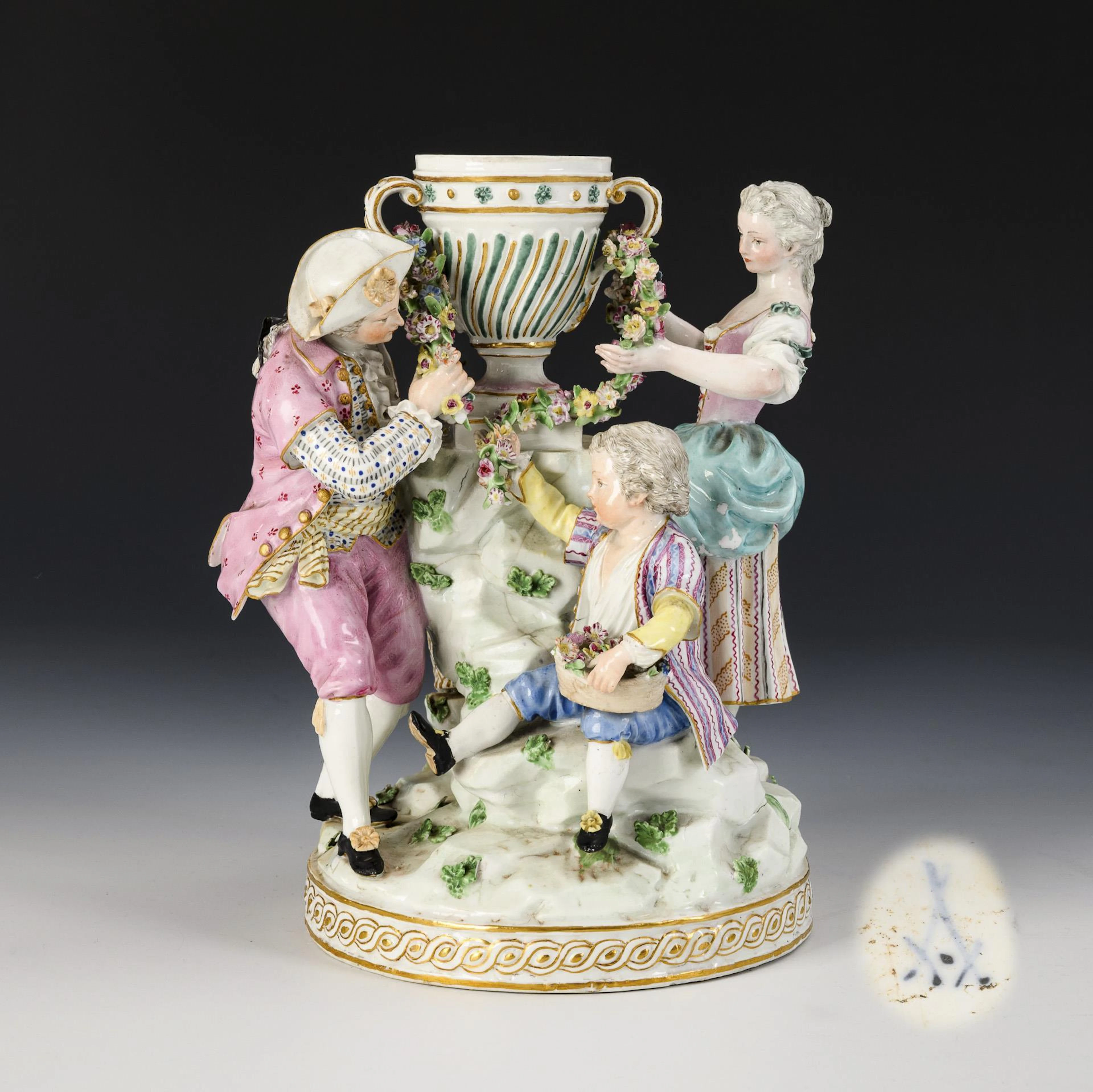 Gardener group with vase. Meissen.