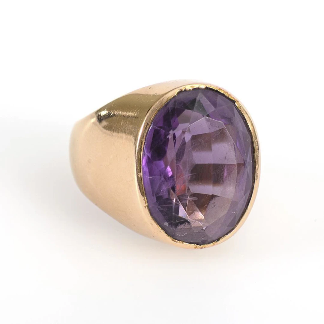 Heavy ring with amethyst.