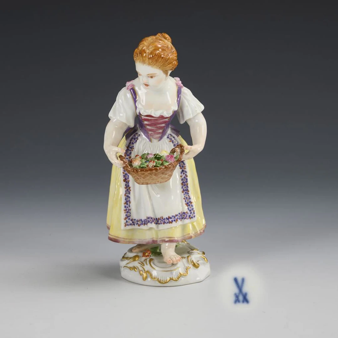 Gardener's Child with a Basket of Flowers. Meissen.