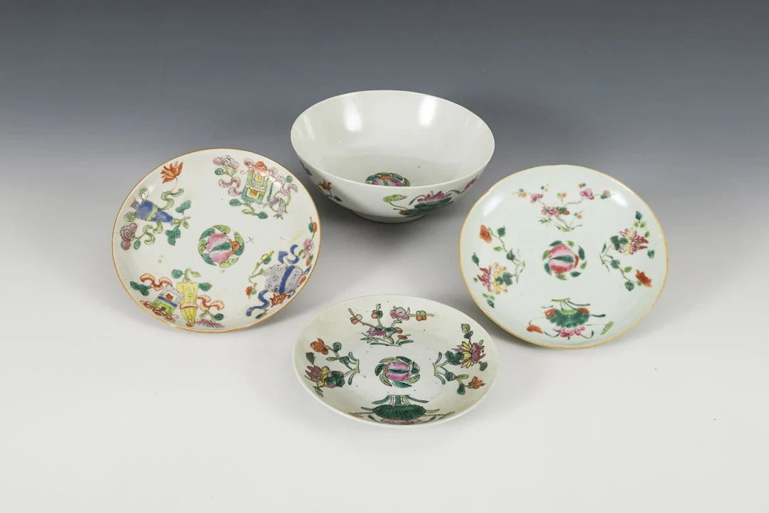 Bowl and 3 plates with similar decoration.