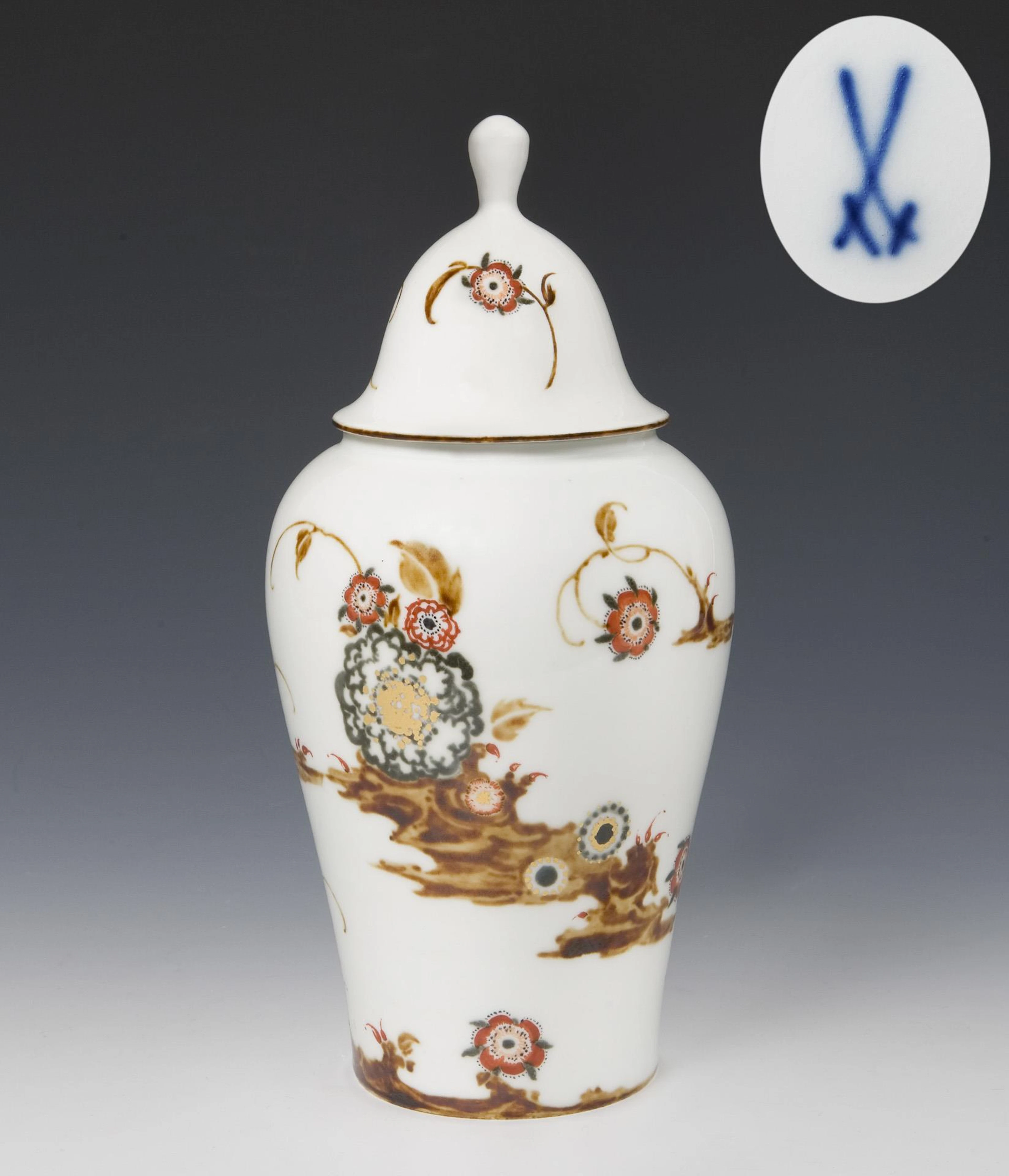 Lidded vase. Meissen.