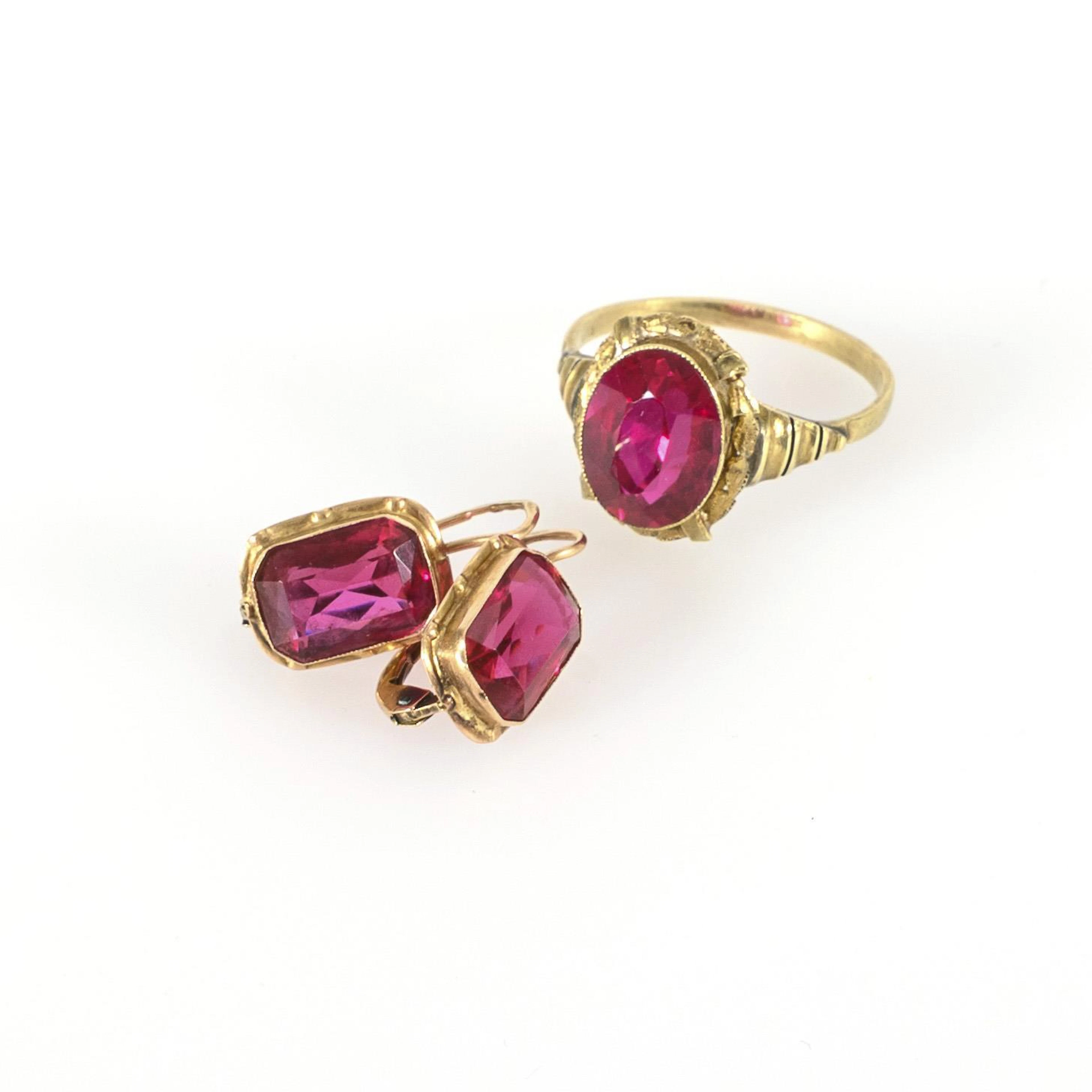 Ensemble of ring and earrings.